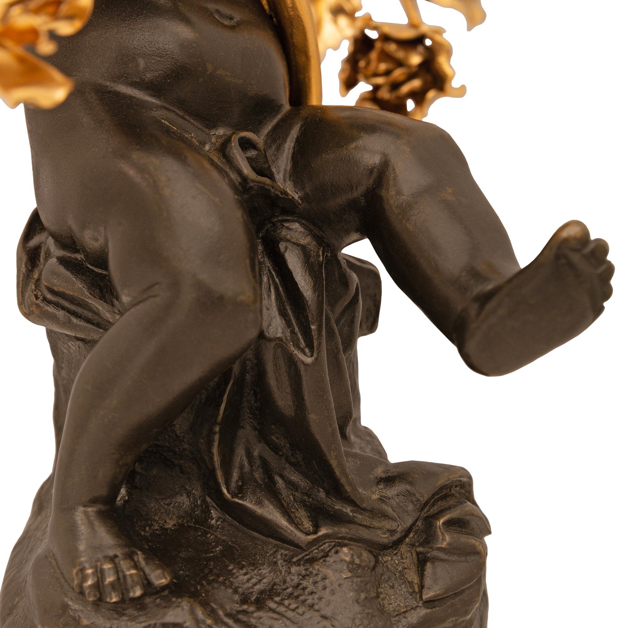 coppia di candelabri francesi del XIX secolo in stile Luigi XV con ormeggio, marmo e bronzo in vendita 3