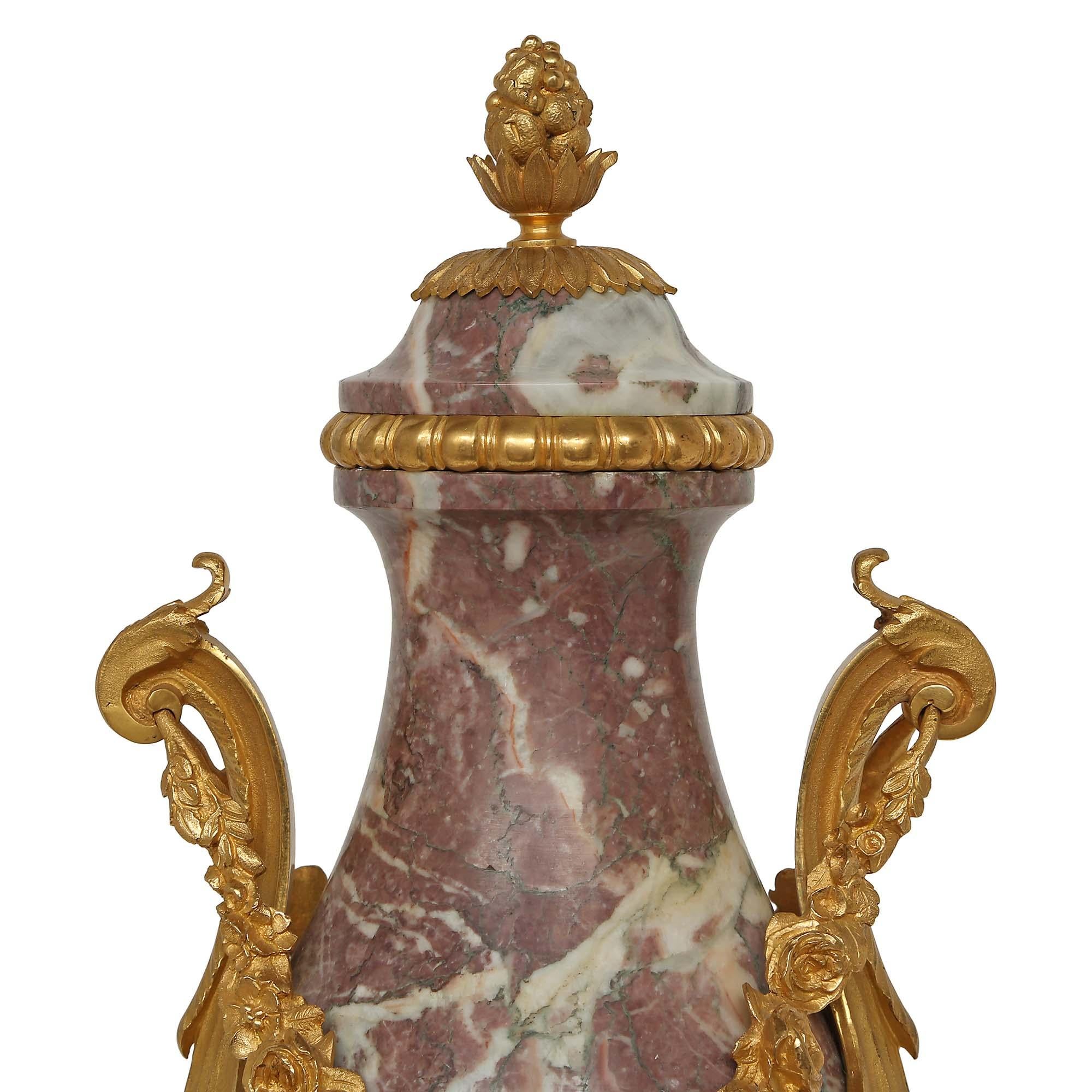 Paar französische St. Rouge Royale-Kaskasoletten im Louis XV-Stil des 19. Jahrhunderts im Zustand „Gut“ im Angebot in West Palm Beach, FL