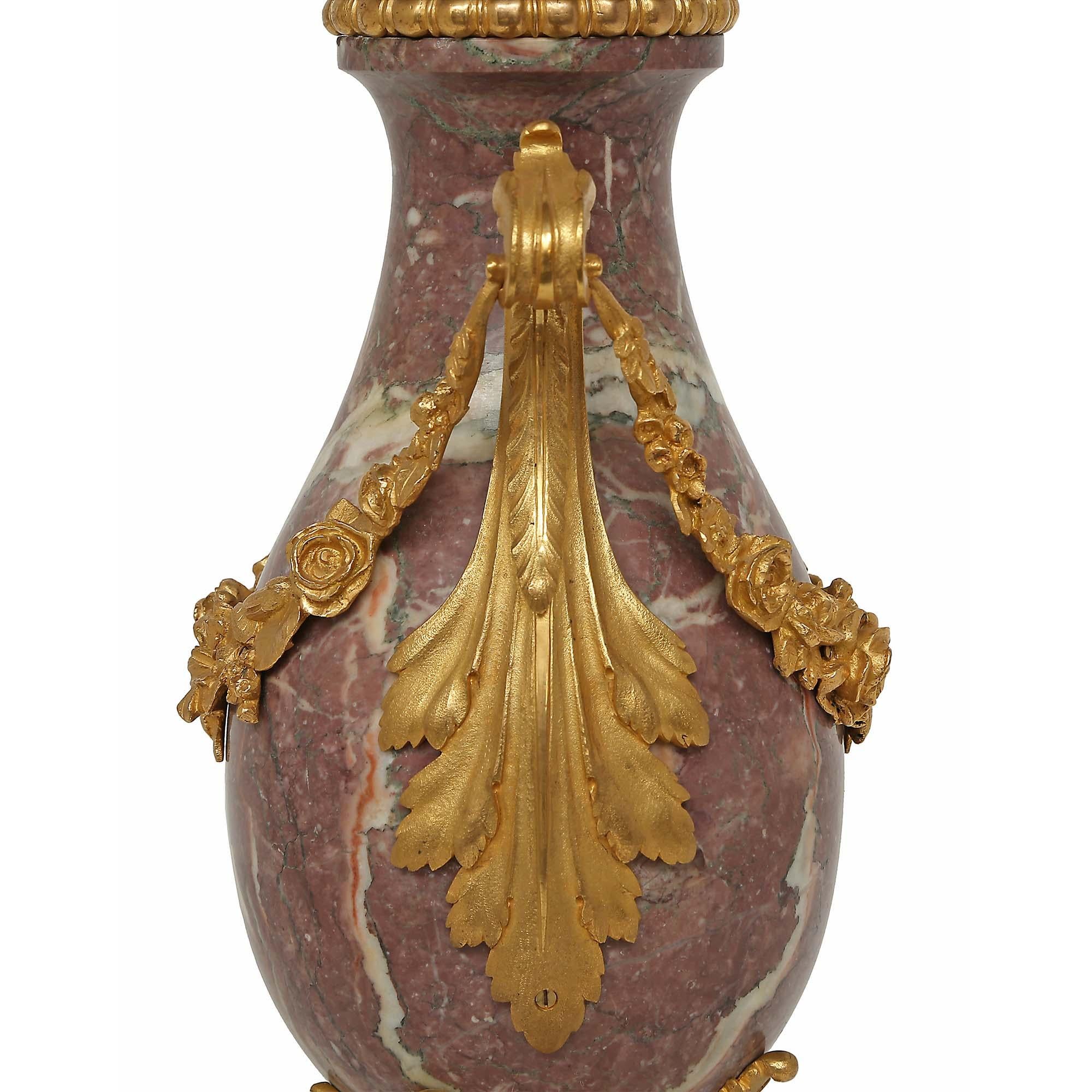Paar französische St. Rouge Royale-Kaskasoletten im Louis XV-Stil des 19. Jahrhunderts im Angebot 1