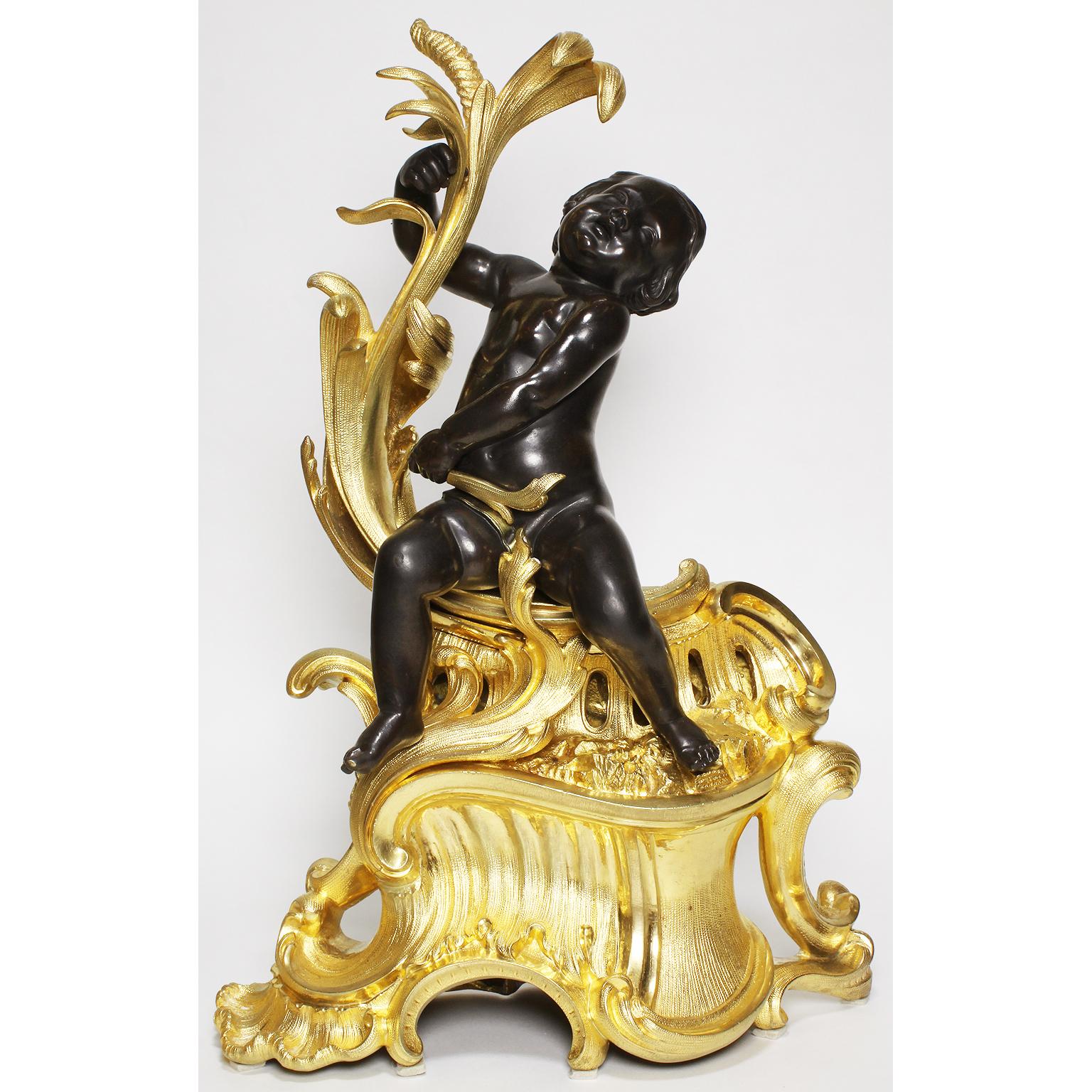 Français Paire de chenets français de style Louis XV du 19ème siècle en bronze doré avec enfants en vente