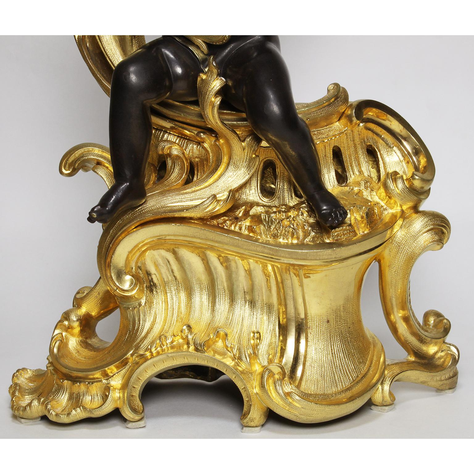 Paire de chenets français de style Louis XV du 19ème siècle en bronze doré avec enfants en vente 2