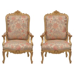 Paire de fauteuils à haut dossier en bois doré de style Louis XV du 19ème siècle français