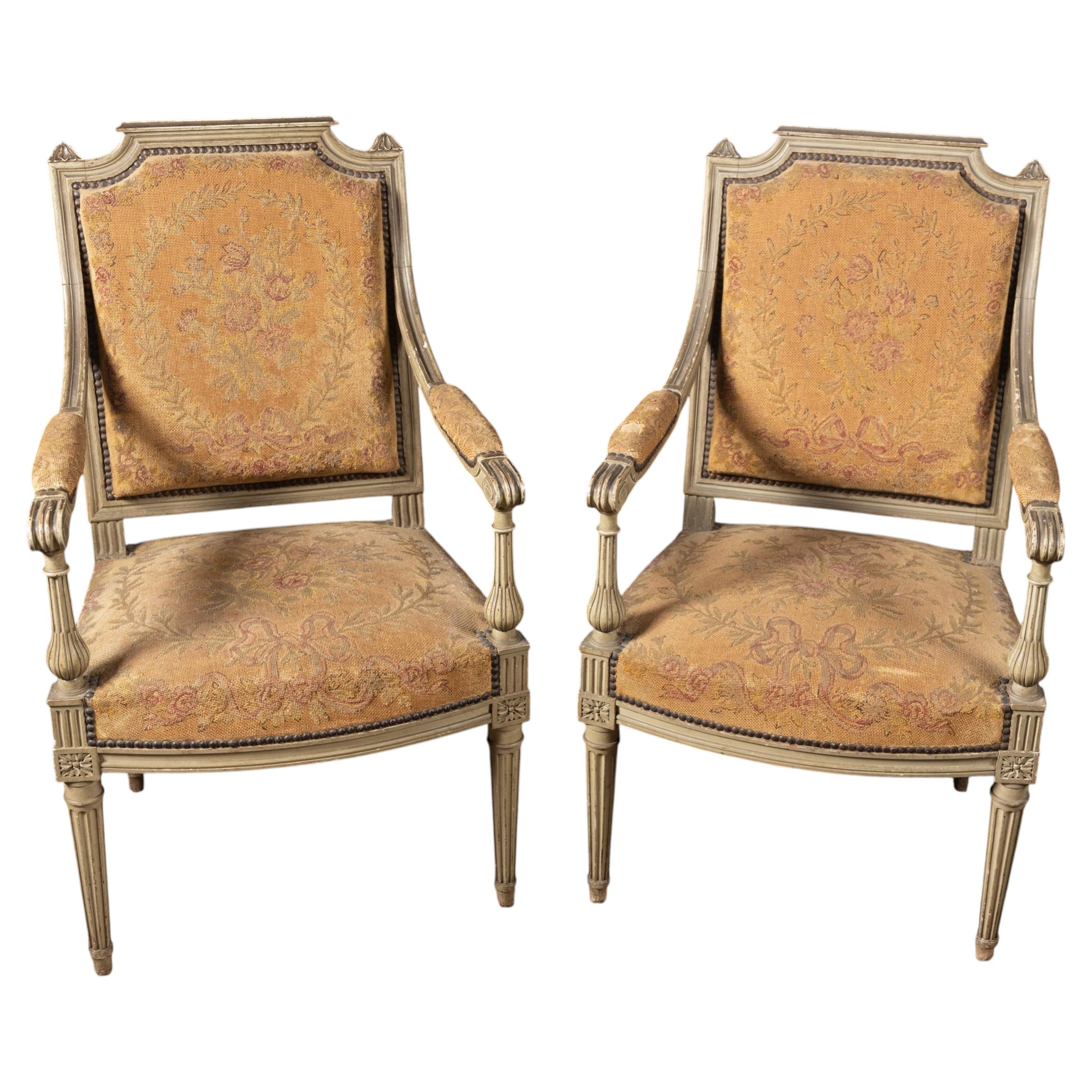 Paire de fauteuils Fauteuils Louis XVI français du 19ème siècle sculptés à la main