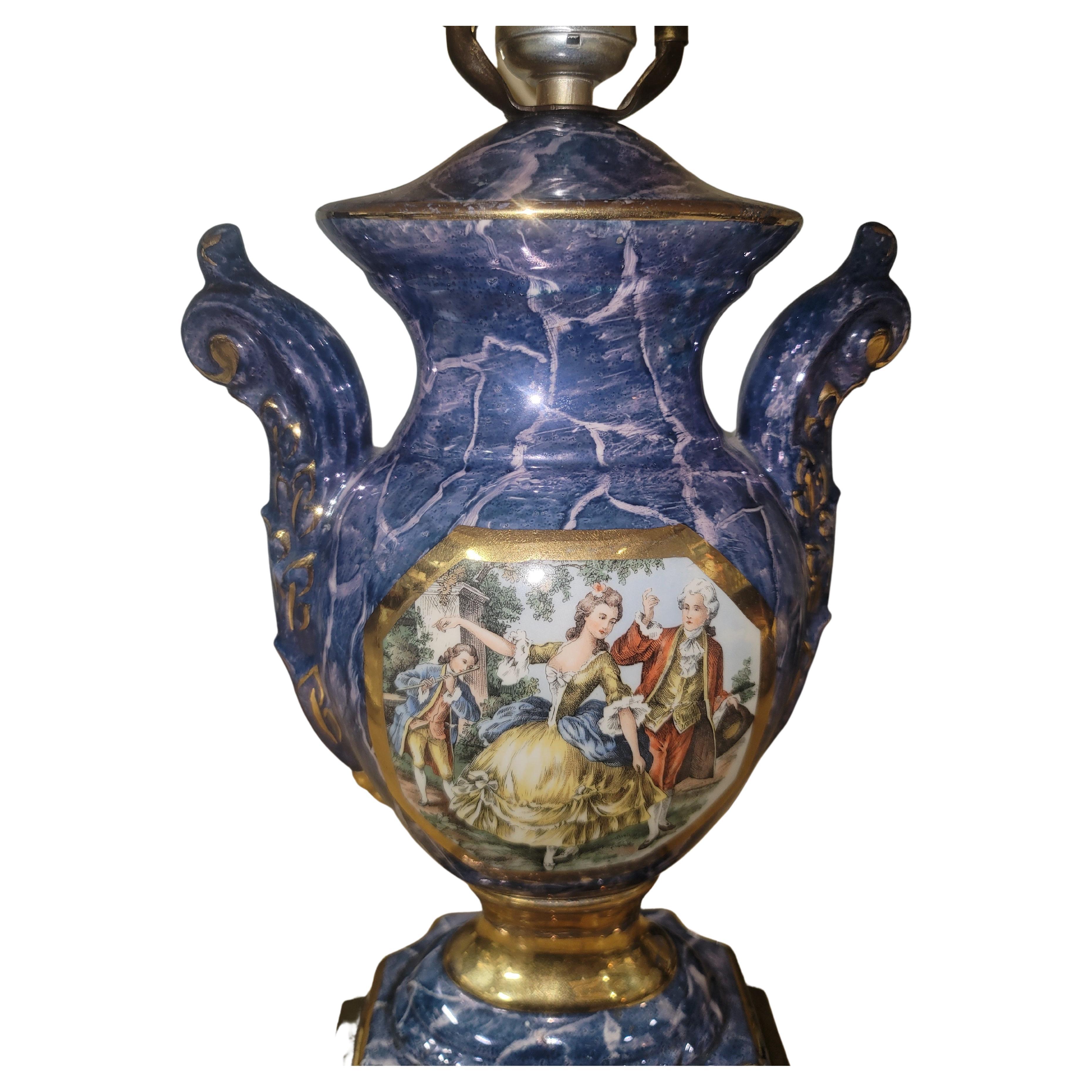 Français Paire de pièces françaises Louis XVI du 19ème siècle  Lampes en porcelaine de Sèvres en vente