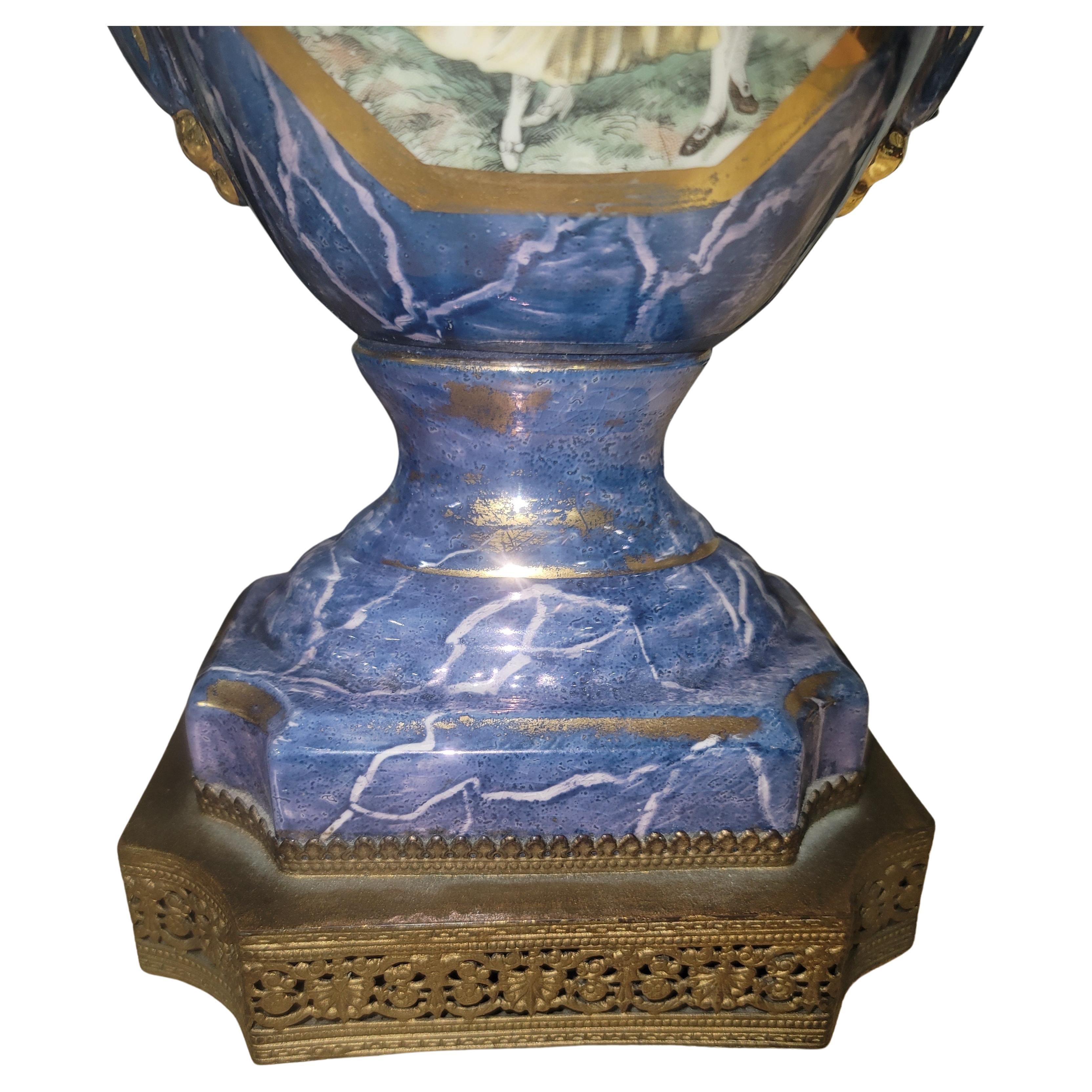 Paire de pièces françaises Louis XVI du 19ème siècle  Lampes en porcelaine de Sèvres en vente 2