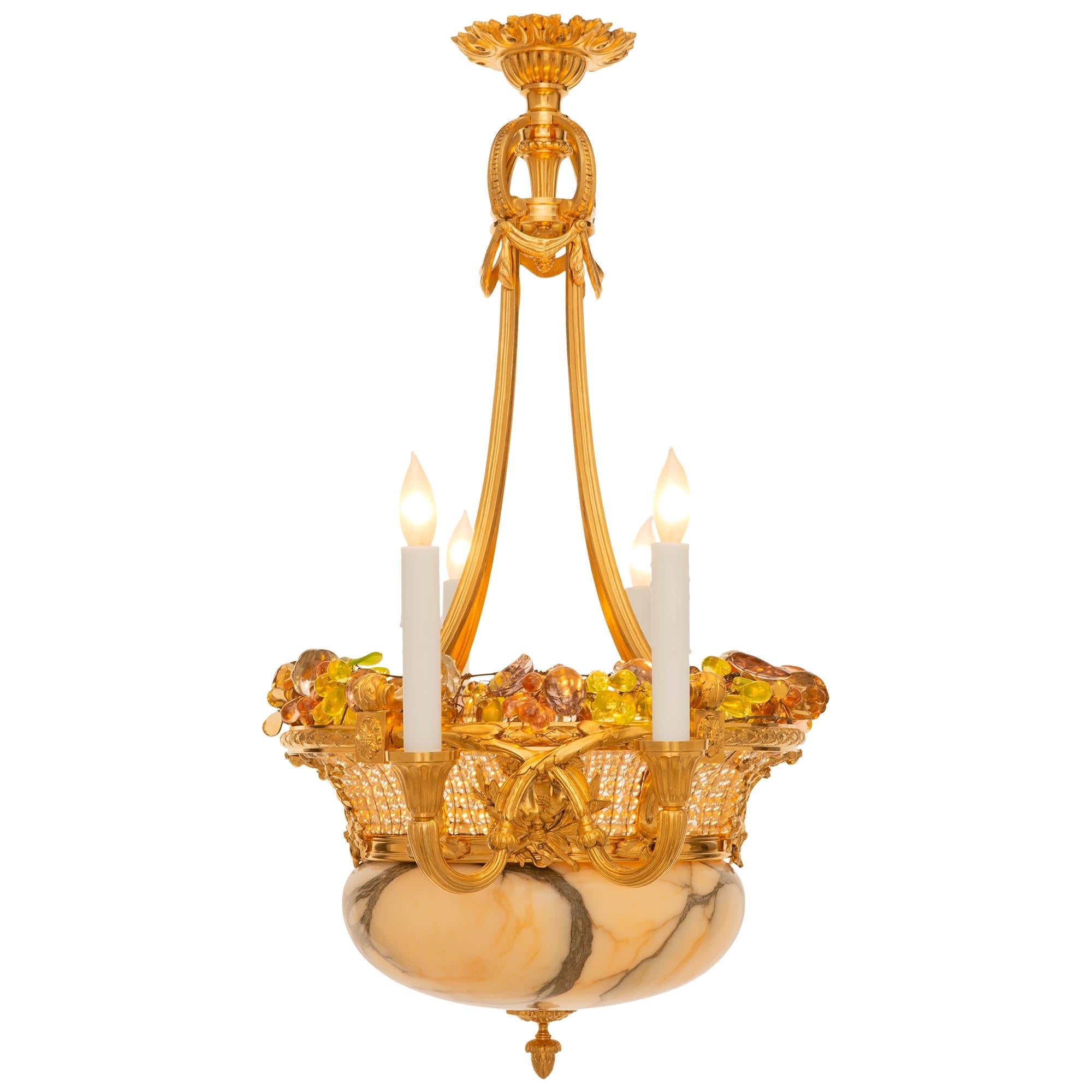 Francese Coppia di lampadari francesi del XIX secolo in stile Luigi XVI in alabastro e ormolu in vendita