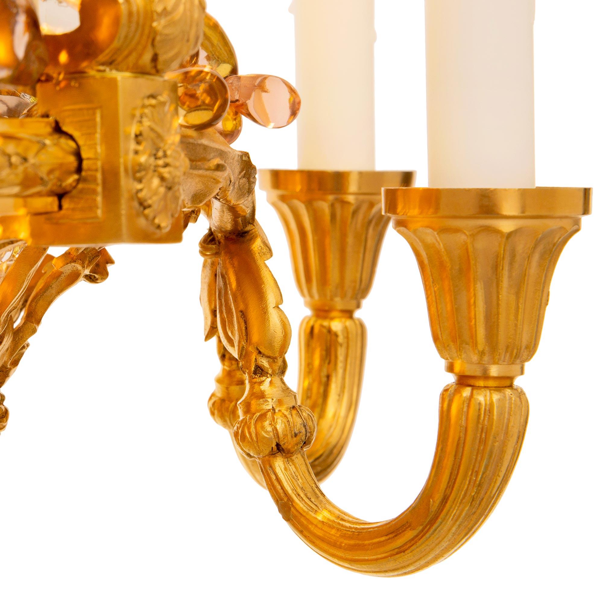 Coppia di lampadari francesi del XIX secolo in stile Luigi XVI in alabastro e ormolu in vendita 2