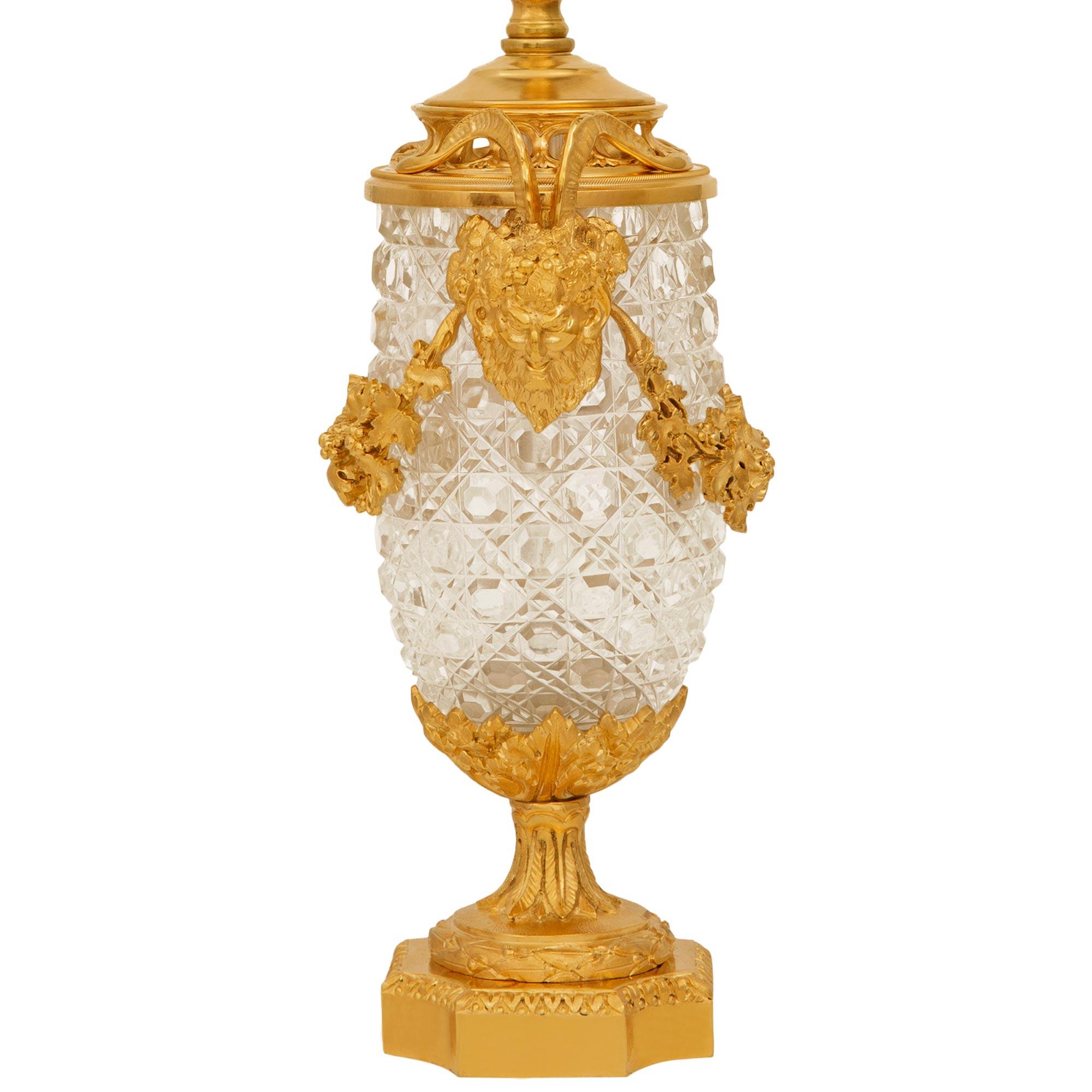 Paire de lampes en cristal et bronze doré de Baccarat du XIXe siècle, de style Louis XVI Bon état - En vente à West Palm Beach, FL