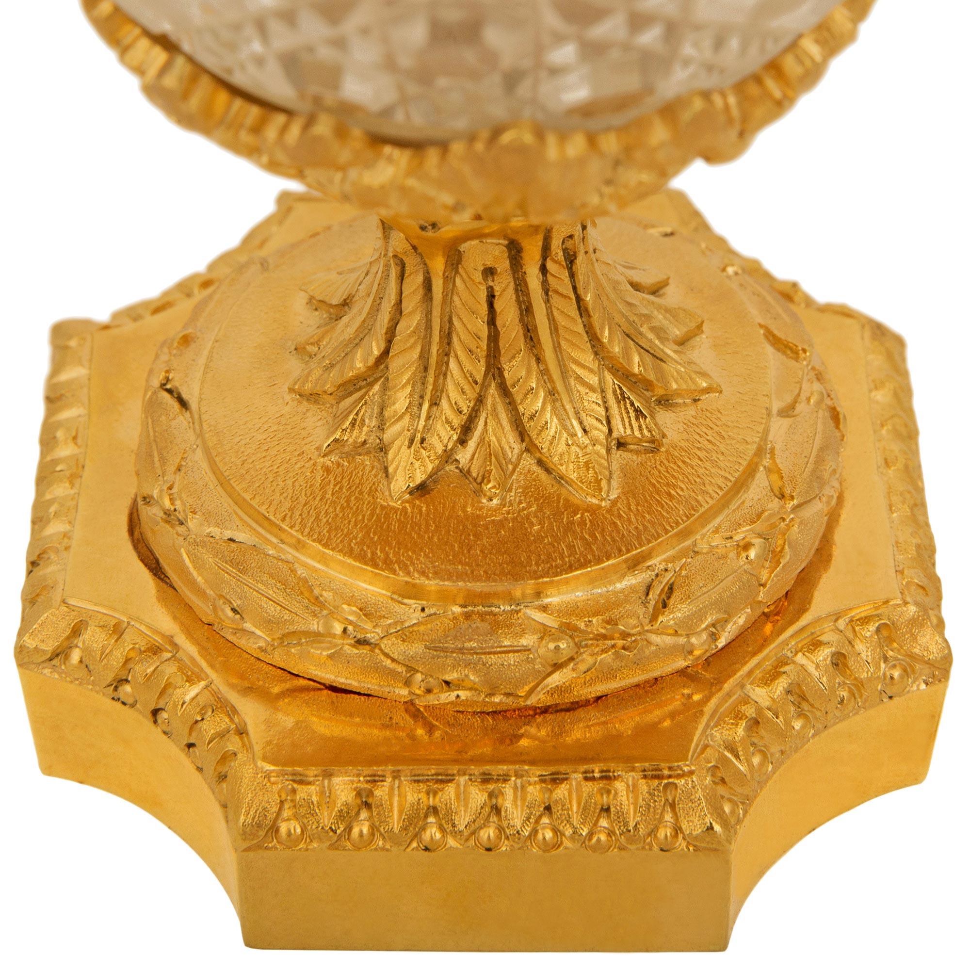 Paire de lampes en cristal et bronze doré de Baccarat du XIXe siècle, de style Louis XVI en vente 3