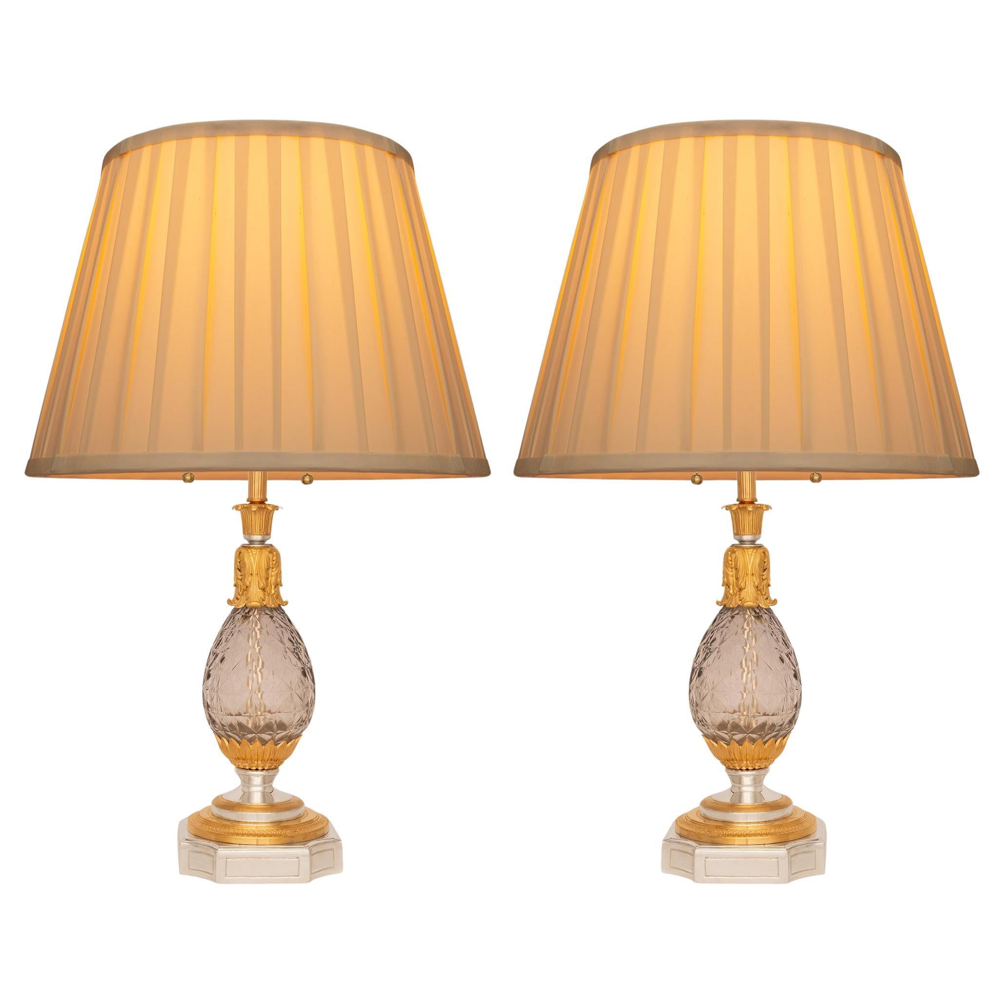 Pareja de lámparas francesas del siglo XIX Luis XVI de cristal de Baccarat