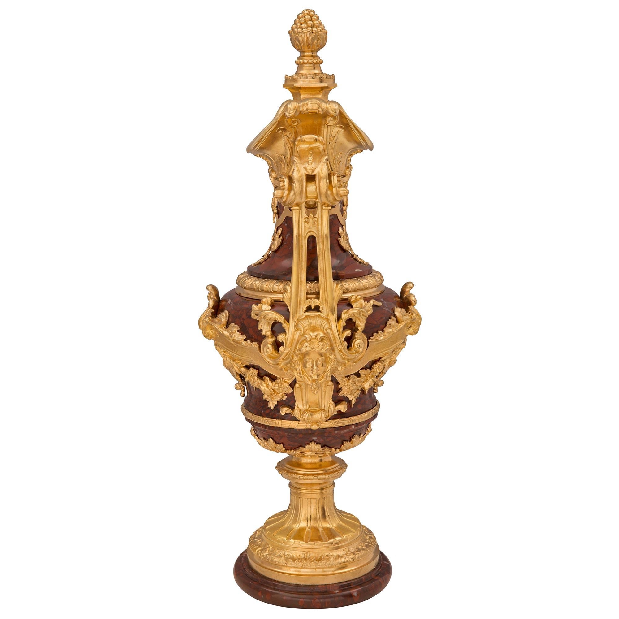 Francese Coppia di urne francesi del XIX secolo in stile Luigi XVI Belle Époque in vendita