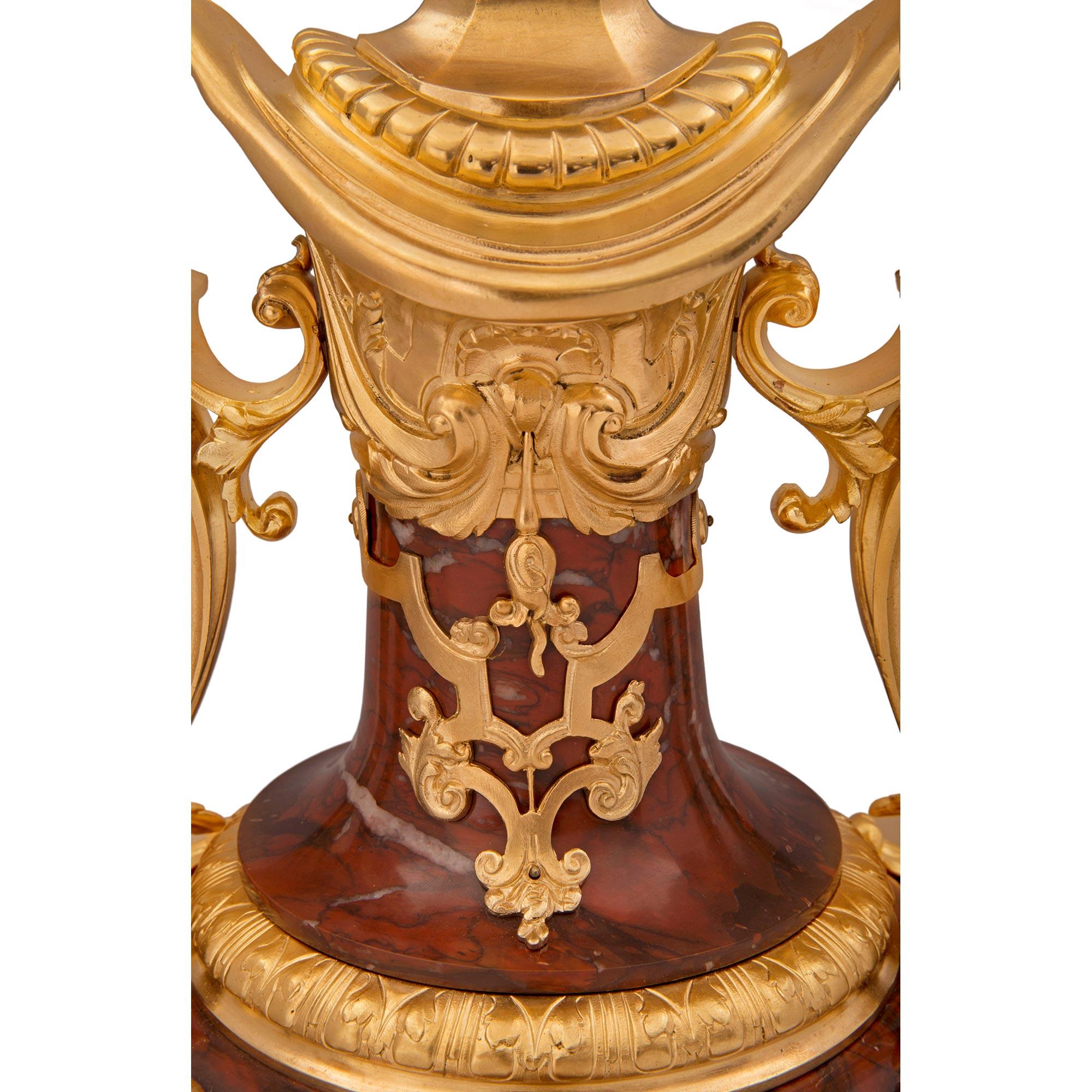 Similoro Coppia di urne francesi del XIX secolo in stile Luigi XVI Belle Époque in vendita