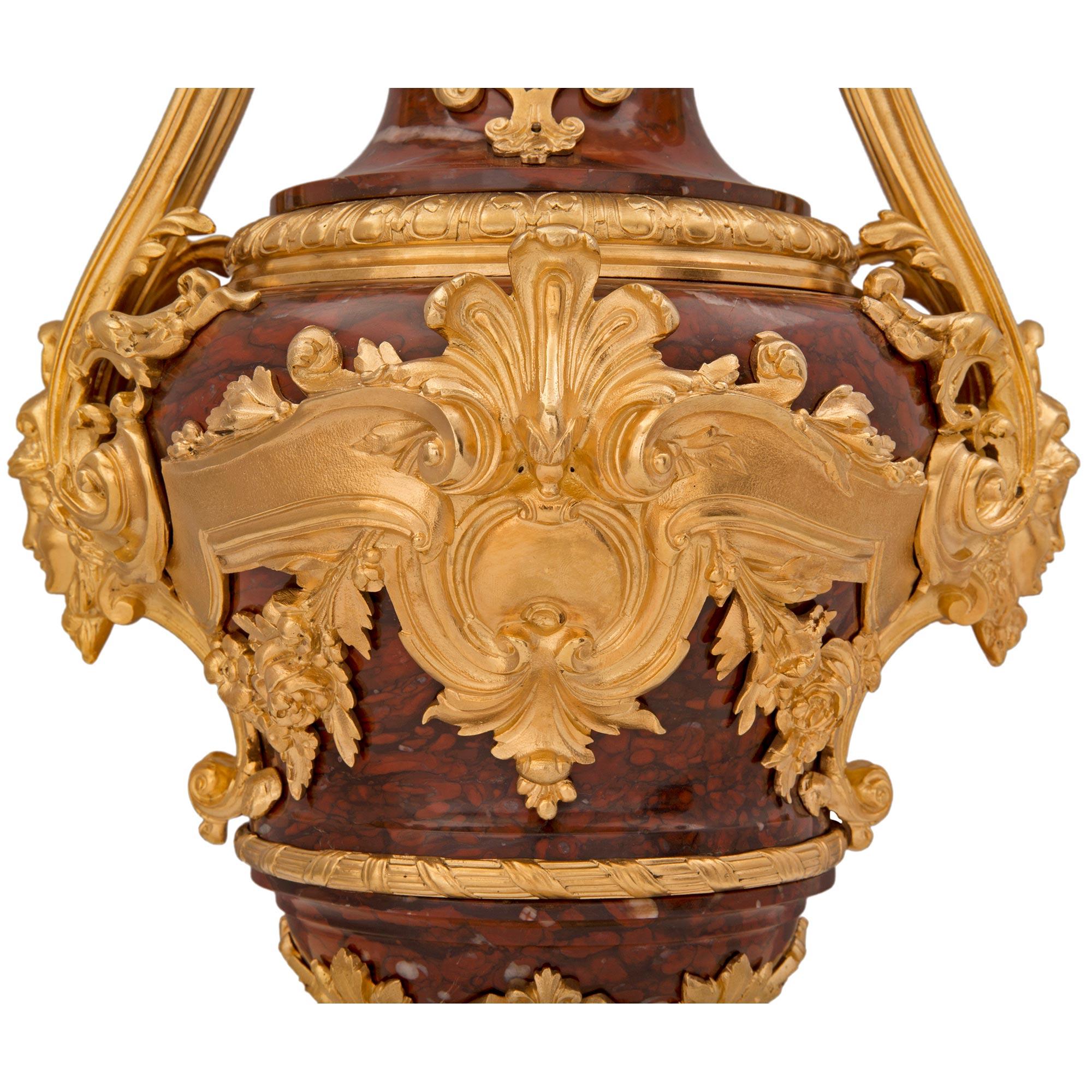 Coppia di urne francesi del XIX secolo in stile Luigi XVI Belle Époque in vendita 3