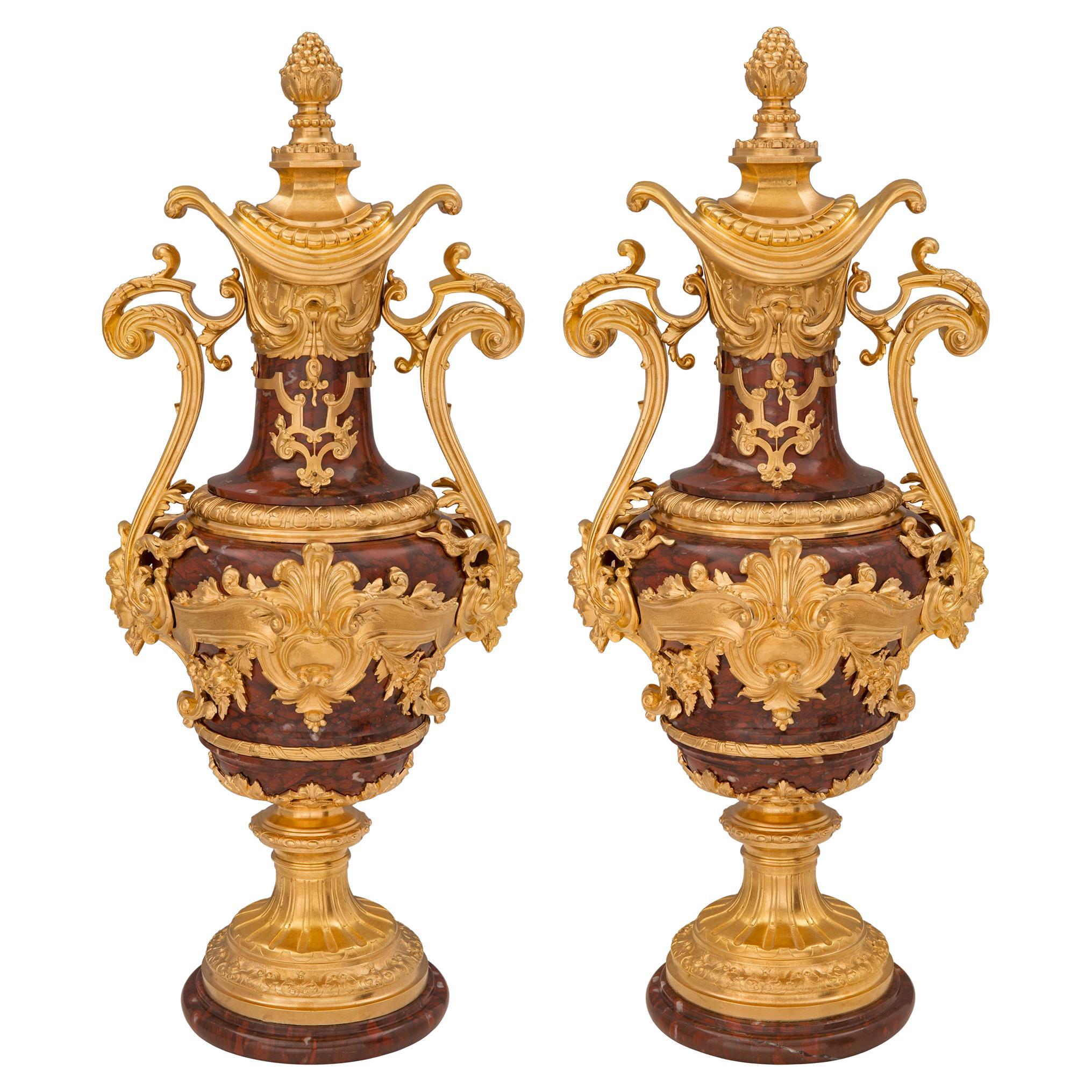 Paire d'urnes françaises d'époque Louis XVI du XIXe siècle de style Belle Époque