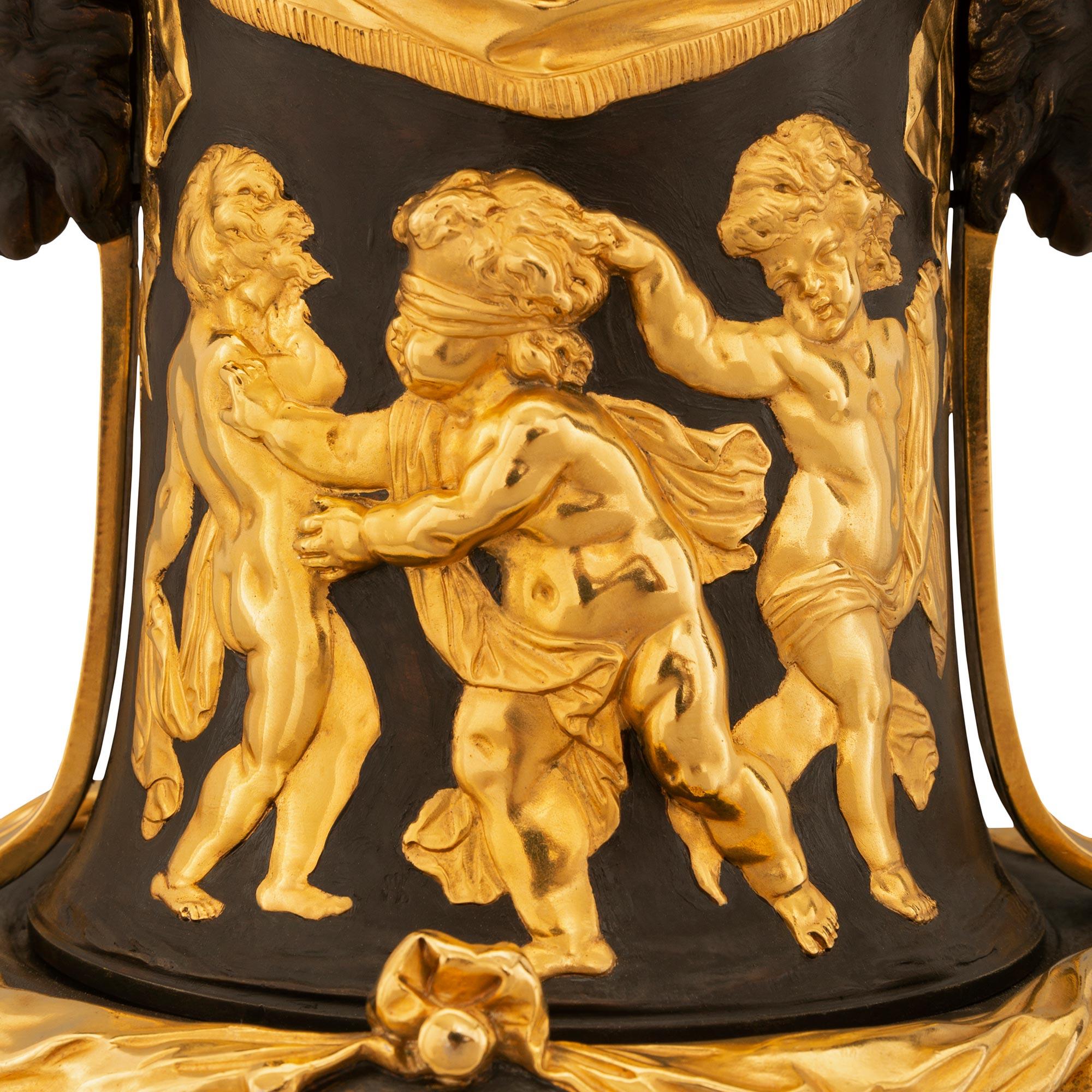 Paar französische Louis-XVI-Lampen aus Bronze, Marmor und Goldbronze aus dem 19. Jahrhundert im Zustand „Gut“ im Angebot in West Palm Beach, FL
