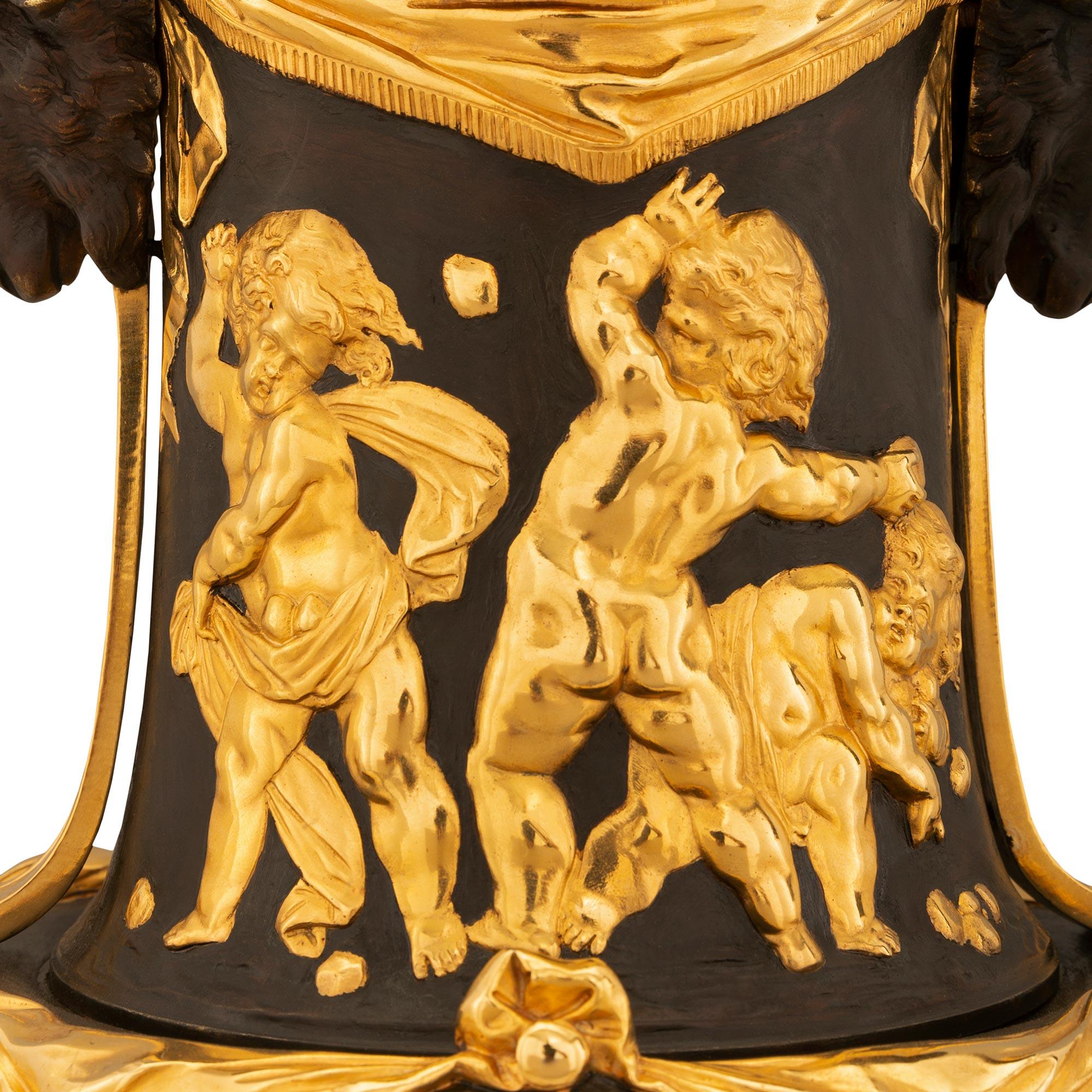 Bronze Paire de lampes françaises de style Louis XVI du 19ème siècle en bronze, marbre et bronze doré en vente