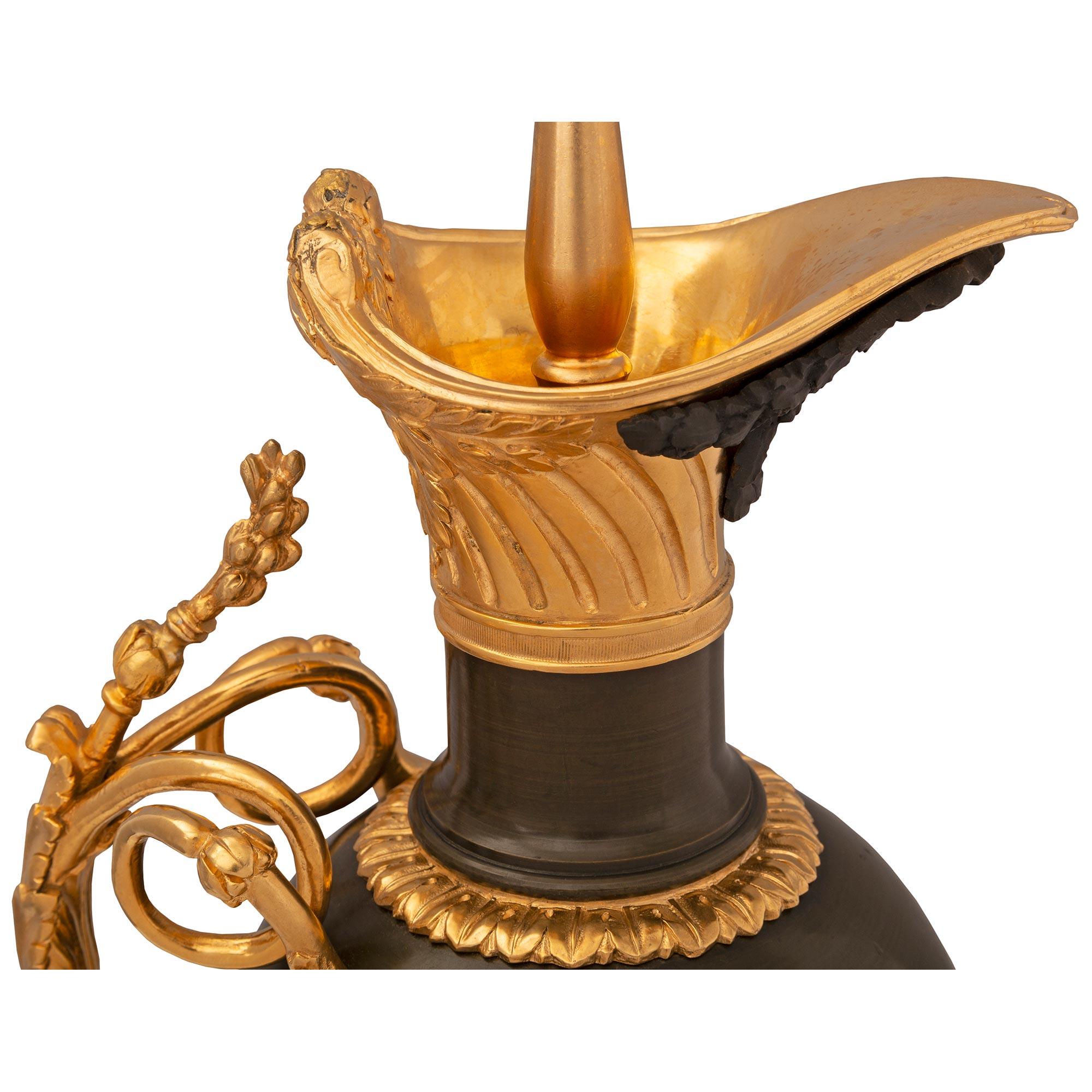 Paire de lampes en bronze, bronze doré et marbre de style Louis XVI du XIXe siècle Bon état - En vente à West Palm Beach, FL