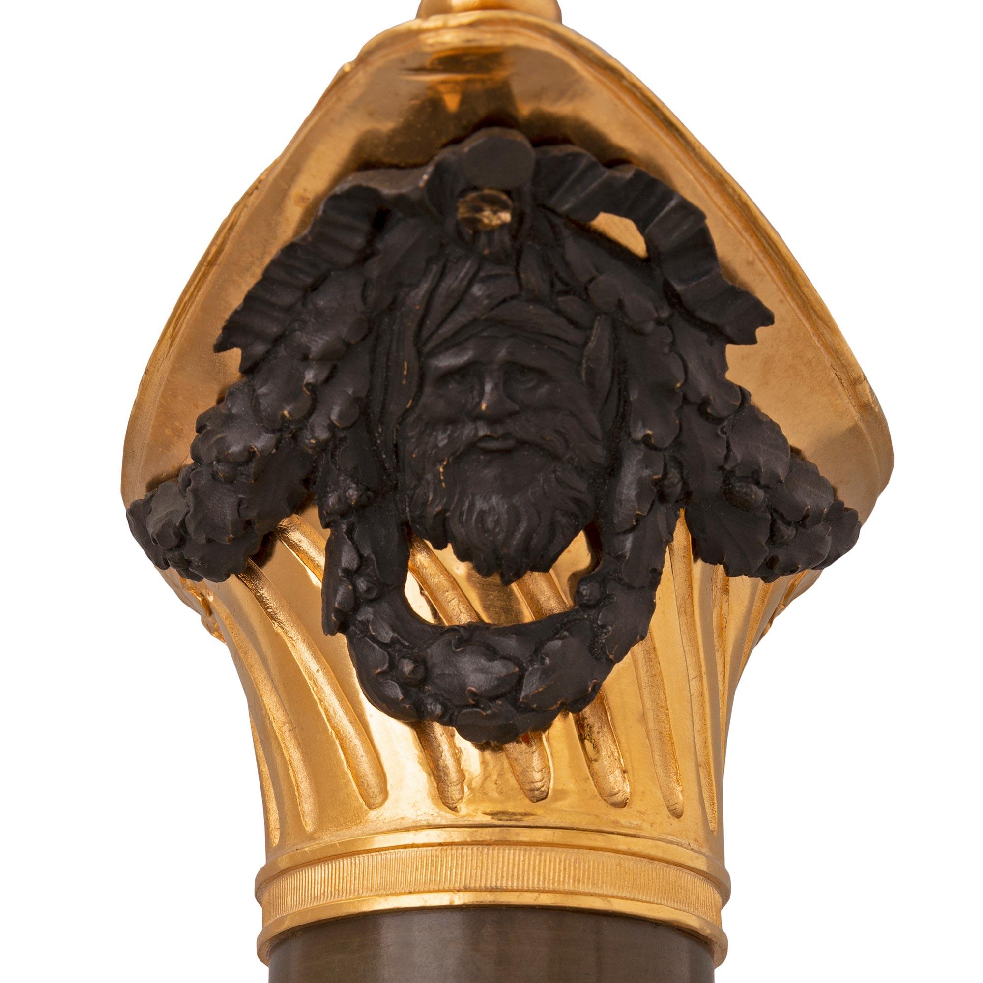 Paar französische Louis-XVI-Lampen aus Bronze, Goldbronze, Goldbronze und Marmor aus dem 19. Jahrhundert im Zustand „Gut“ im Angebot in West Palm Beach, FL