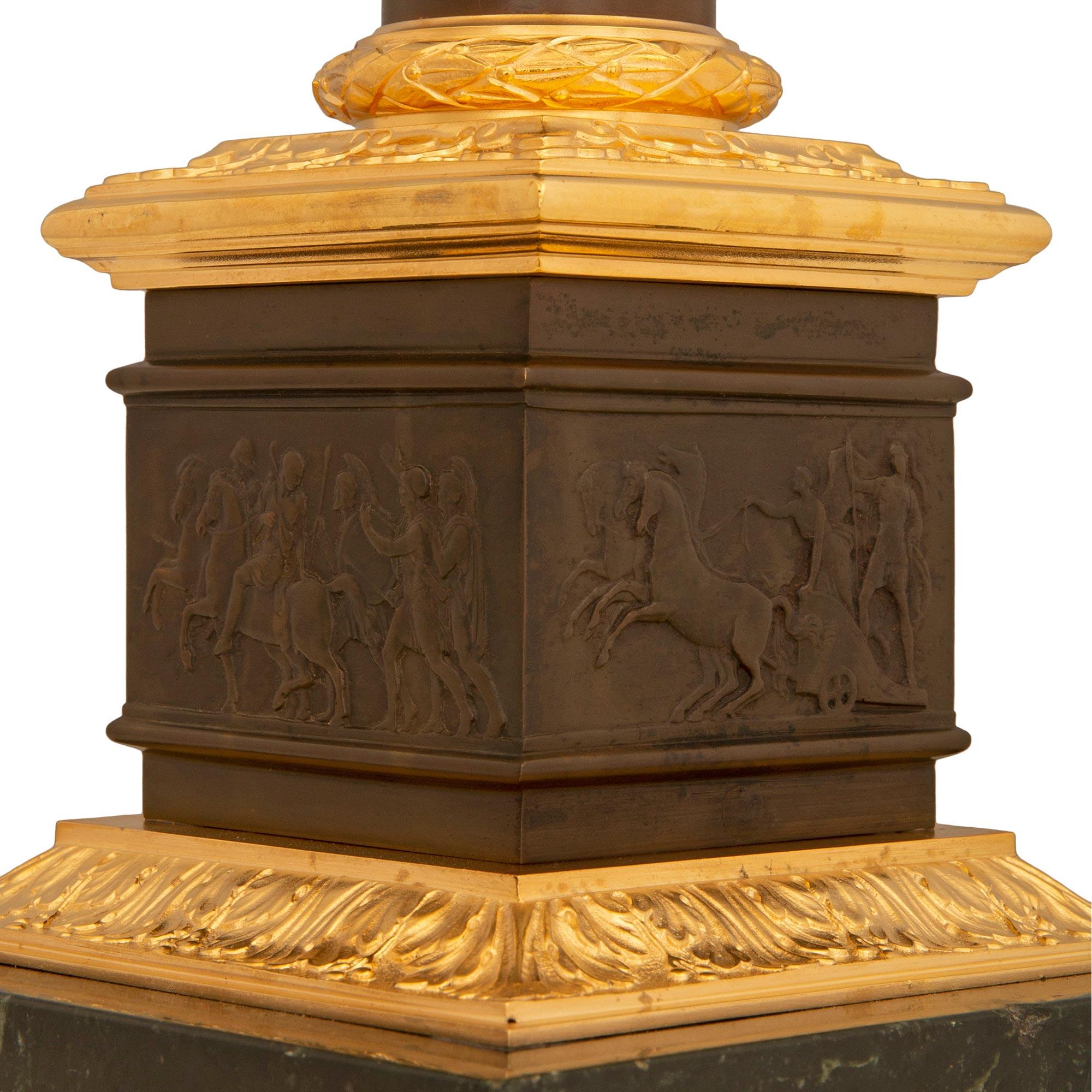 Paire de lampes françaises de style Louis XVI du 19ème siècle en bronze, bronze doré et marbre en vente 1