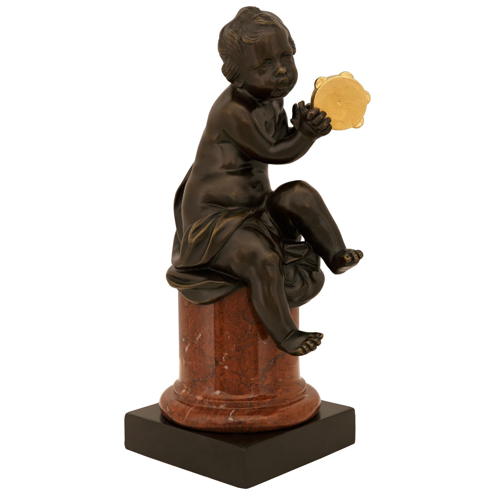 Francese coppia di statue francesi del XIX secolo in bronzo, ormolu e marmo di epoca Luigi XVI in vendita