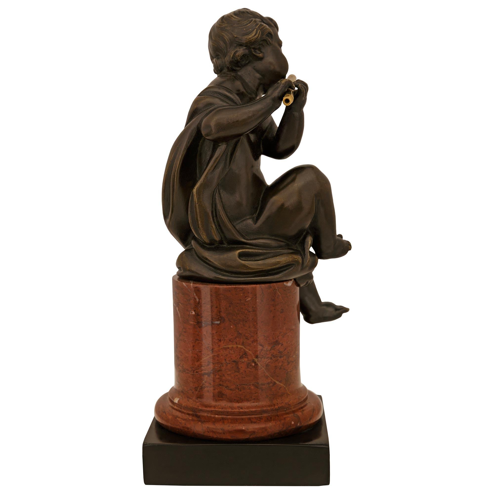 coppia di statue francesi del XIX secolo in bronzo, ormolu e marmo di epoca Luigi XVI In condizioni buone in vendita a West Palm Beach, FL