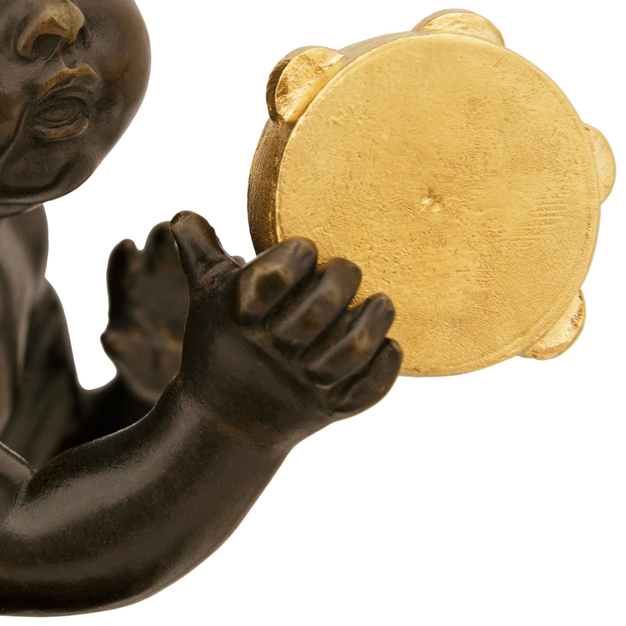 coppia di statue francesi del XIX secolo in bronzo, ormolu e marmo di epoca Luigi XVI in vendita 2