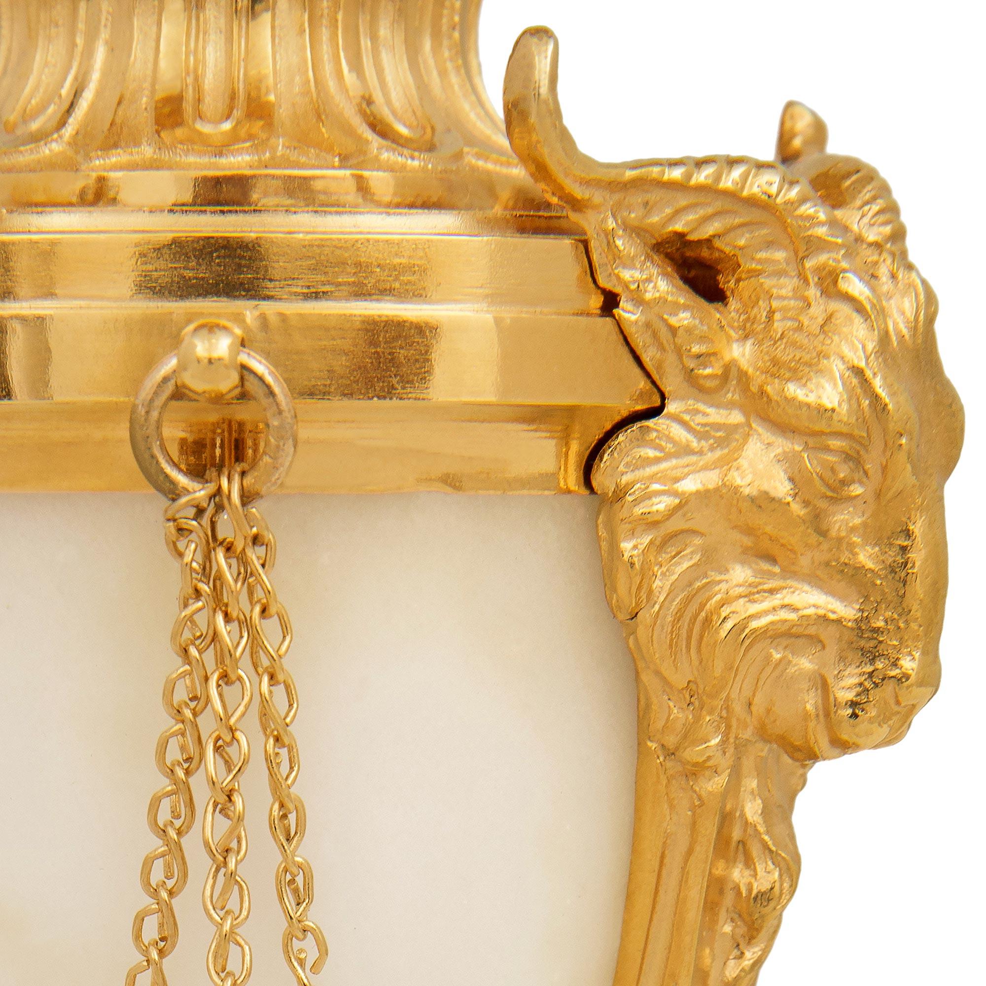 Pareja de candelabros franceses del siglo XIX de mármol de Carrara y Ormolu del s. XVI en venta 1