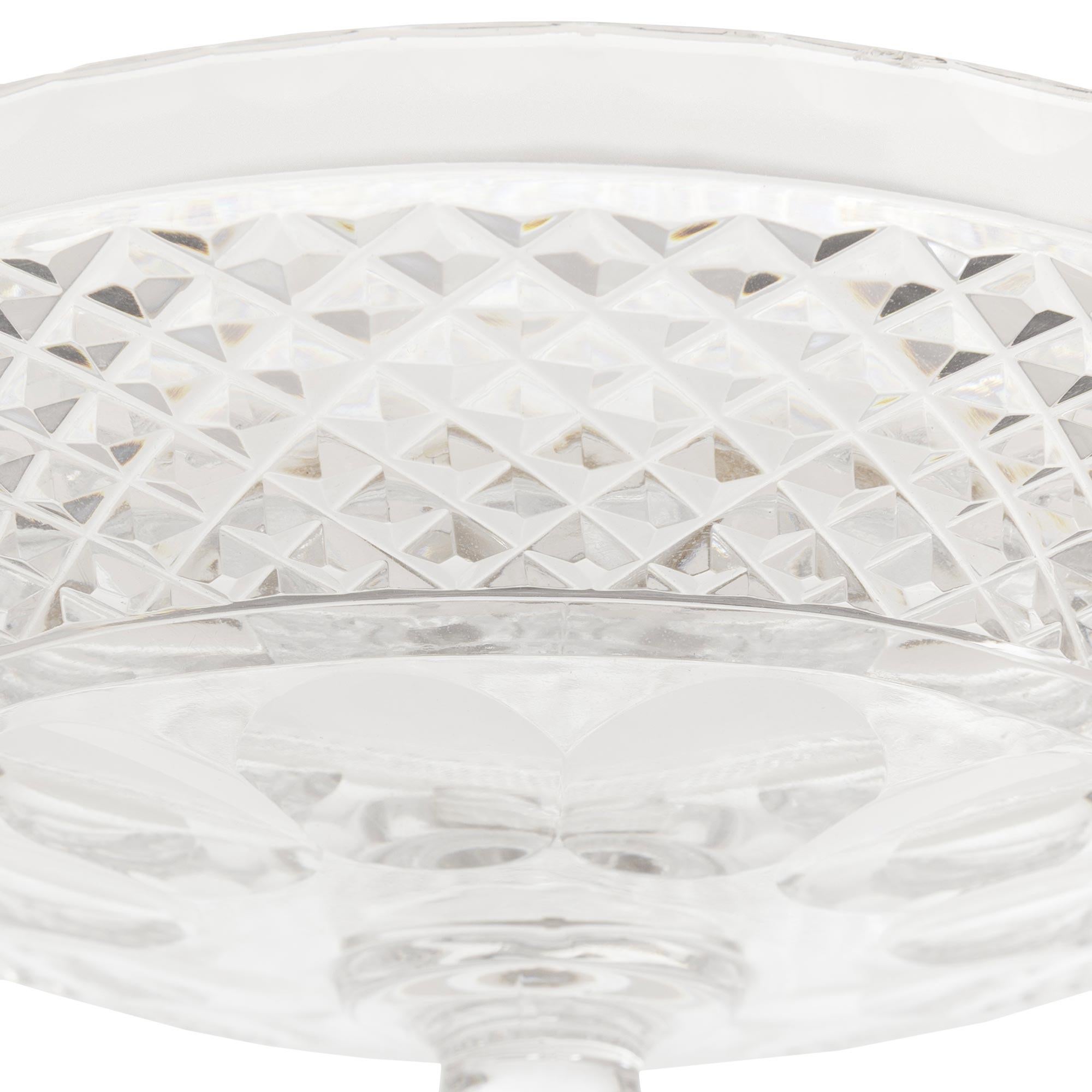 Paire de tazzas français du XIXe siècle de style Louis XVI, en cristal et bronze doré. Bon état - En vente à West Palm Beach, FL