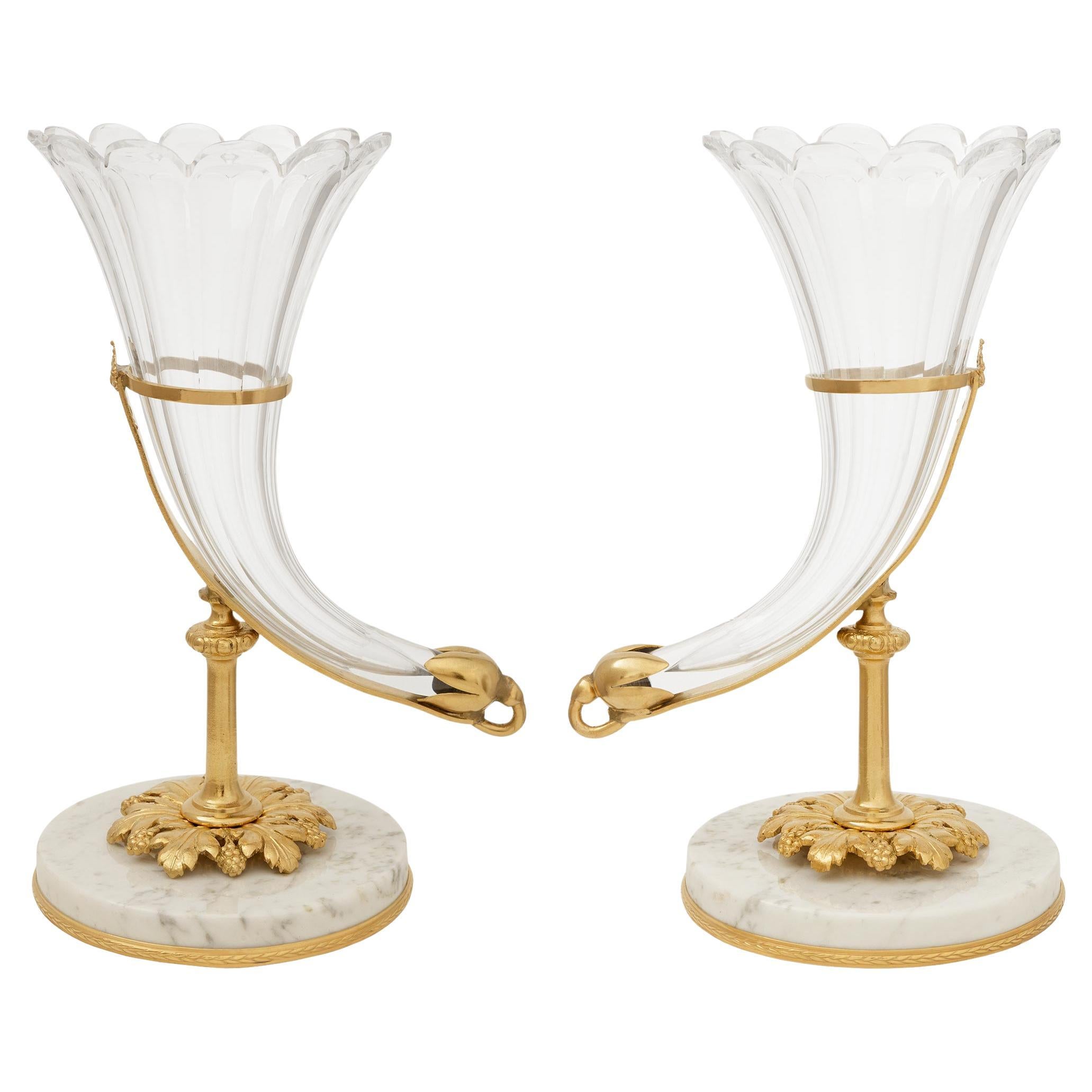 coppia di vasi francesi del XIX secolo St. Louis Crystal, Marmo e Ormolo
