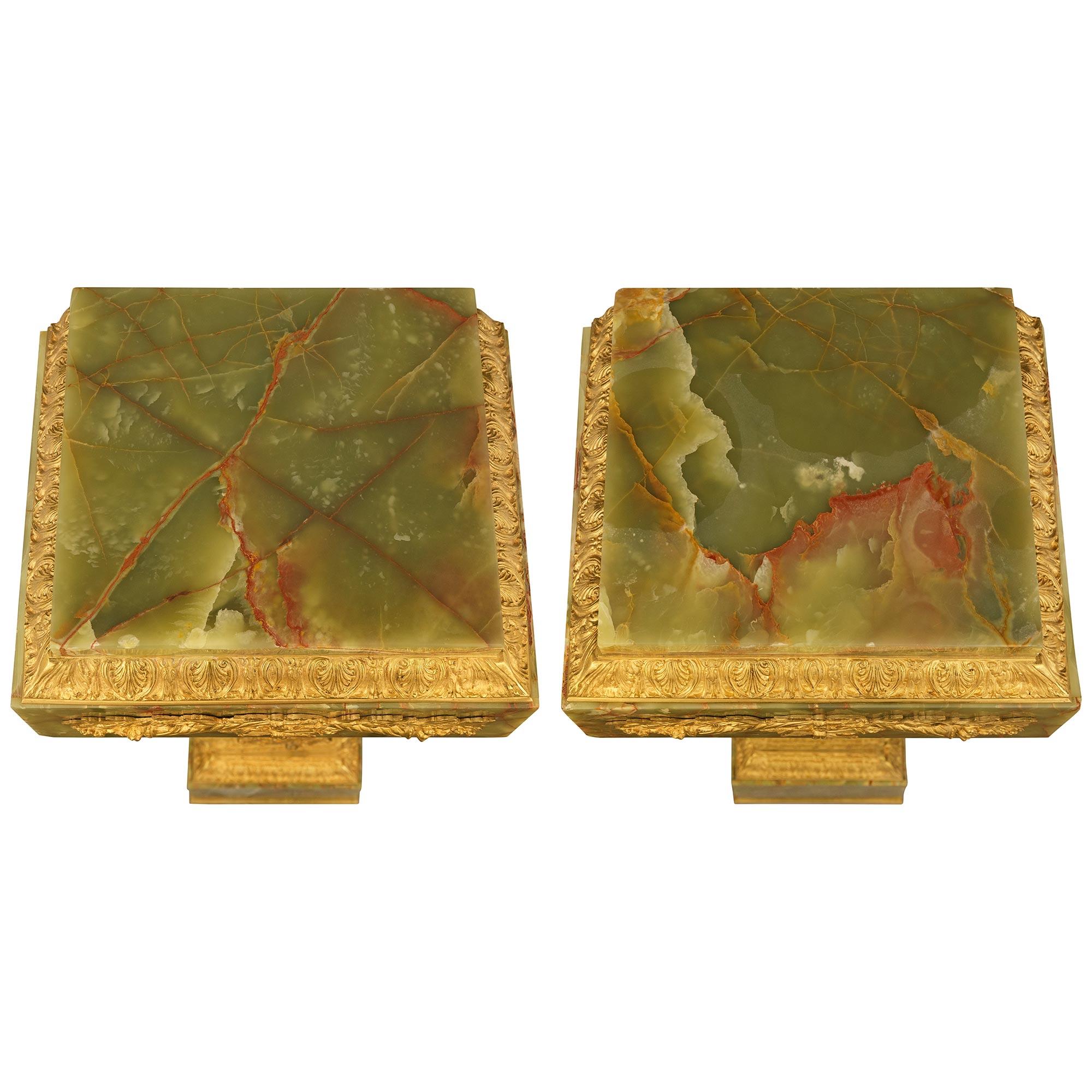 pair of French 19th century Louis XVI st. Ebony, Ormolu and Marble pedestals en vente 5