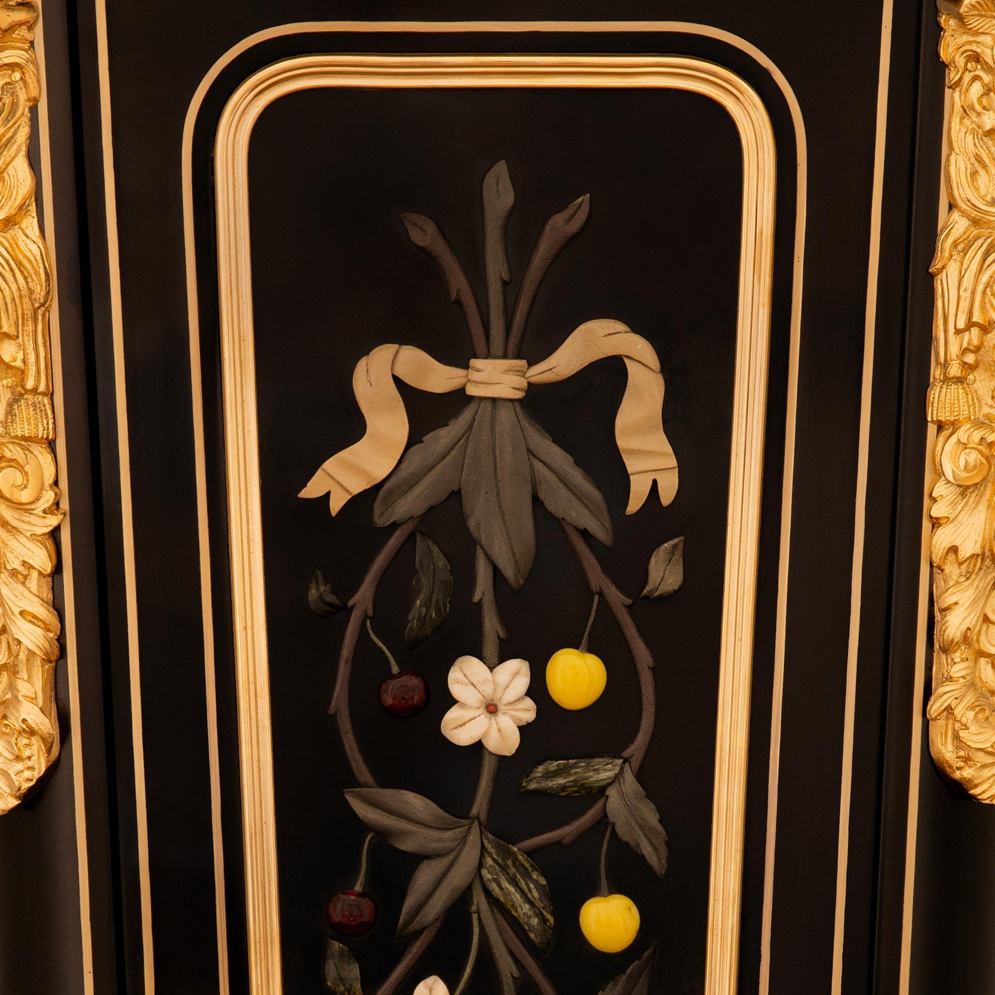 Paar französische Louis-XVI-Sockel aus Ebenholz, Goldbronze und Marmor aus dem 19. Jahrhundert im Angebot 2