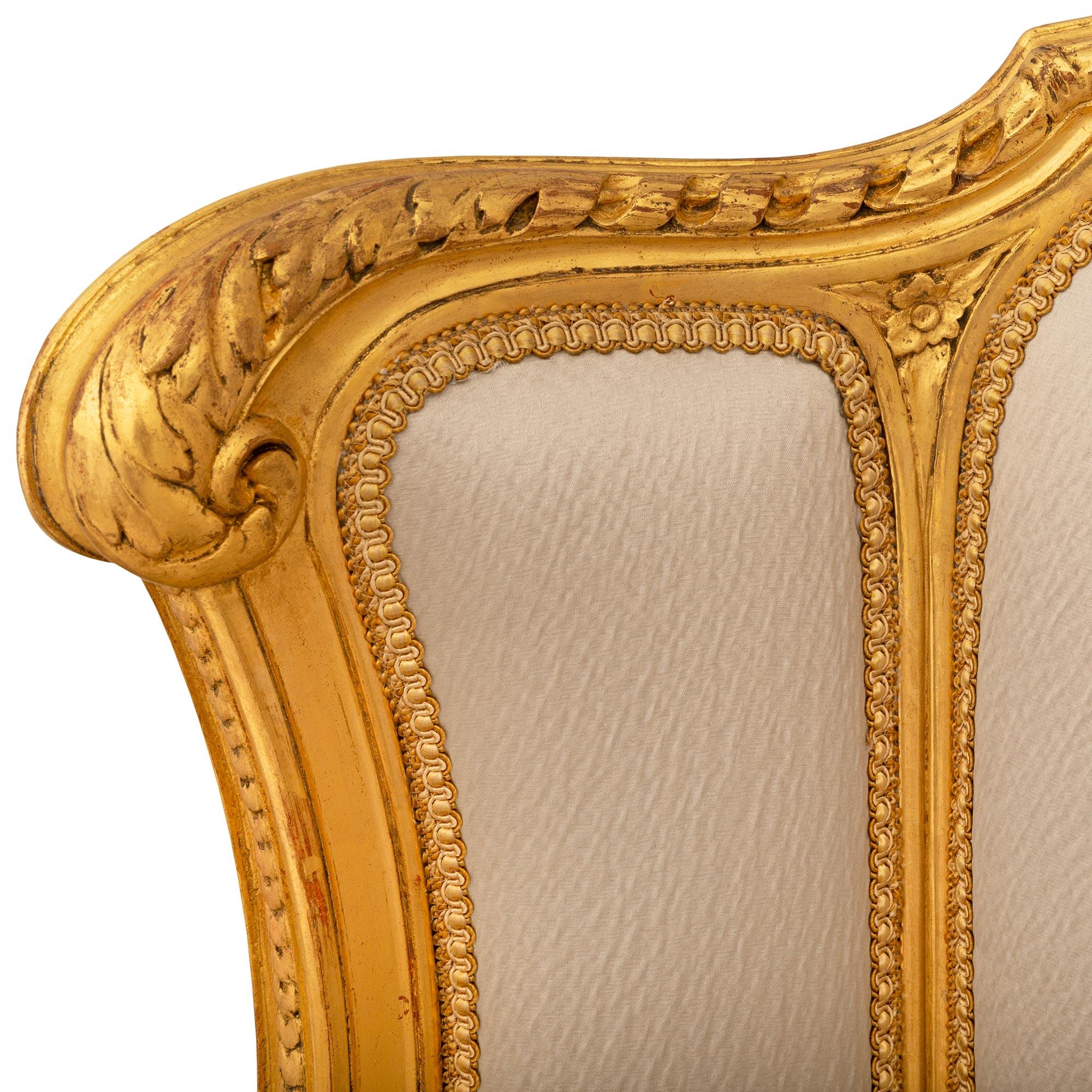 Paar französische Louis XVI St. Giltwood Bergère Sessel aus dem 19. (Französisch) im Angebot