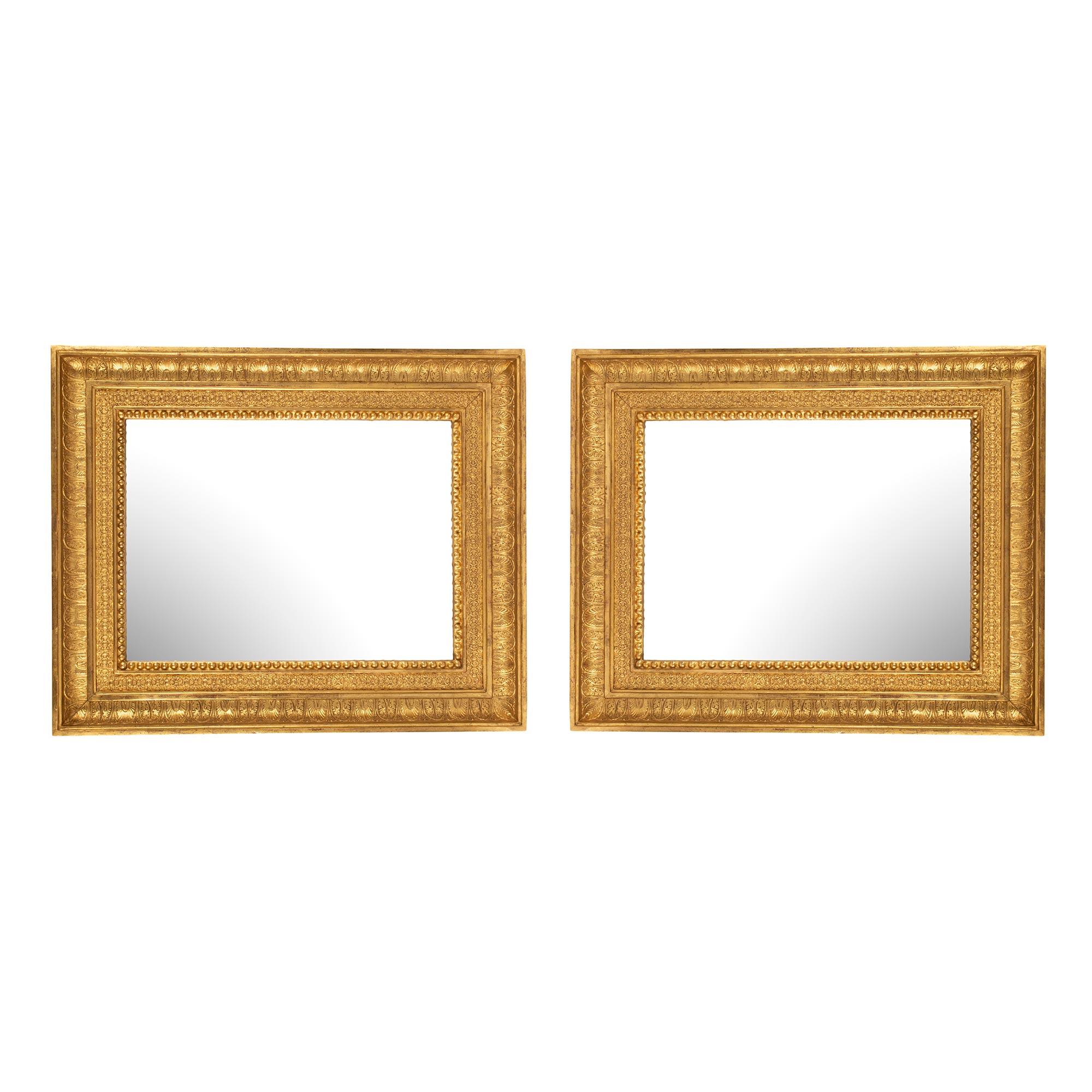 Miroir Paire de miroirs en bois doré de style Louis XVI du 19ème siècle français en vente