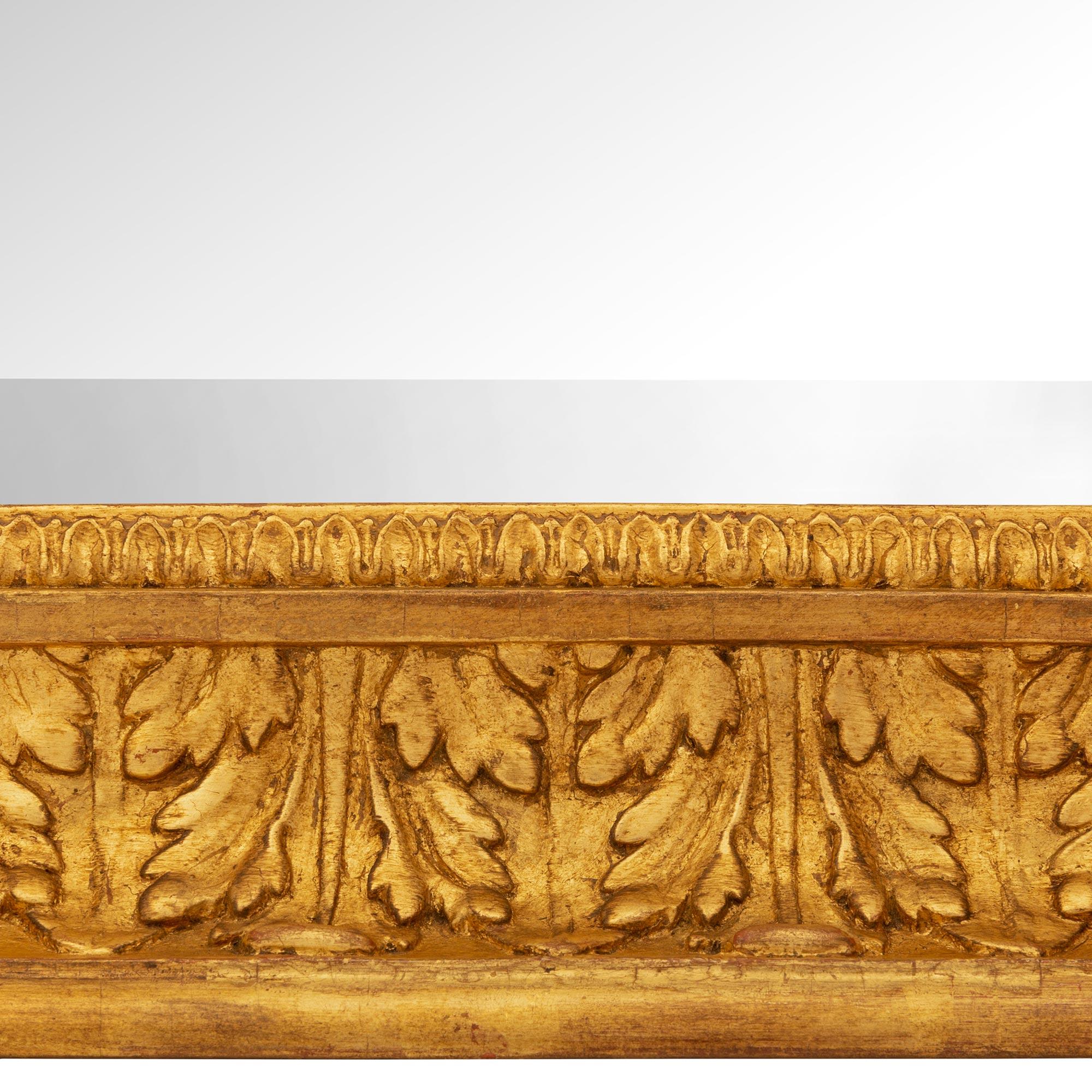 Paire de miroirs en bois doré de style Louis XVI du 19ème siècle français en vente 2