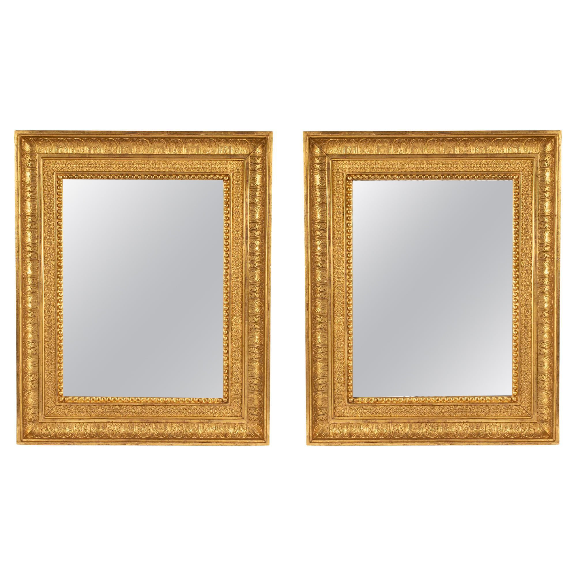 Coppia di specchi francesi del XIX secolo in legno di gilt Luigi XVI