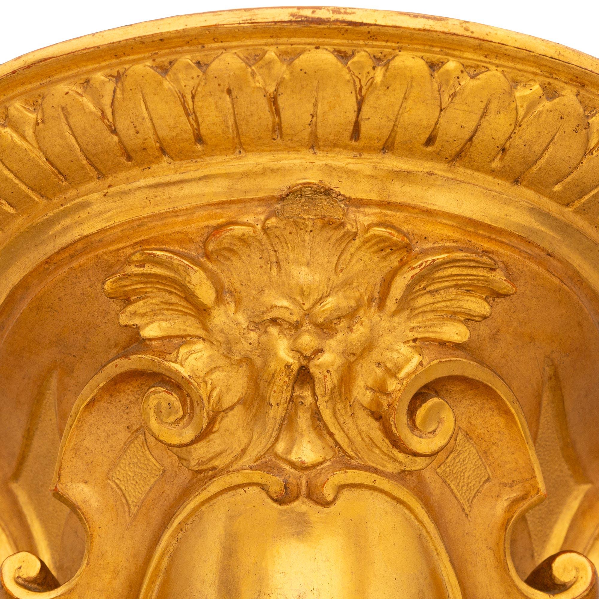 Paar französische Wandkonsolen aus Giltwood im Stil Louis XVI des 19. im Zustand „Gut“ im Angebot in West Palm Beach, FL