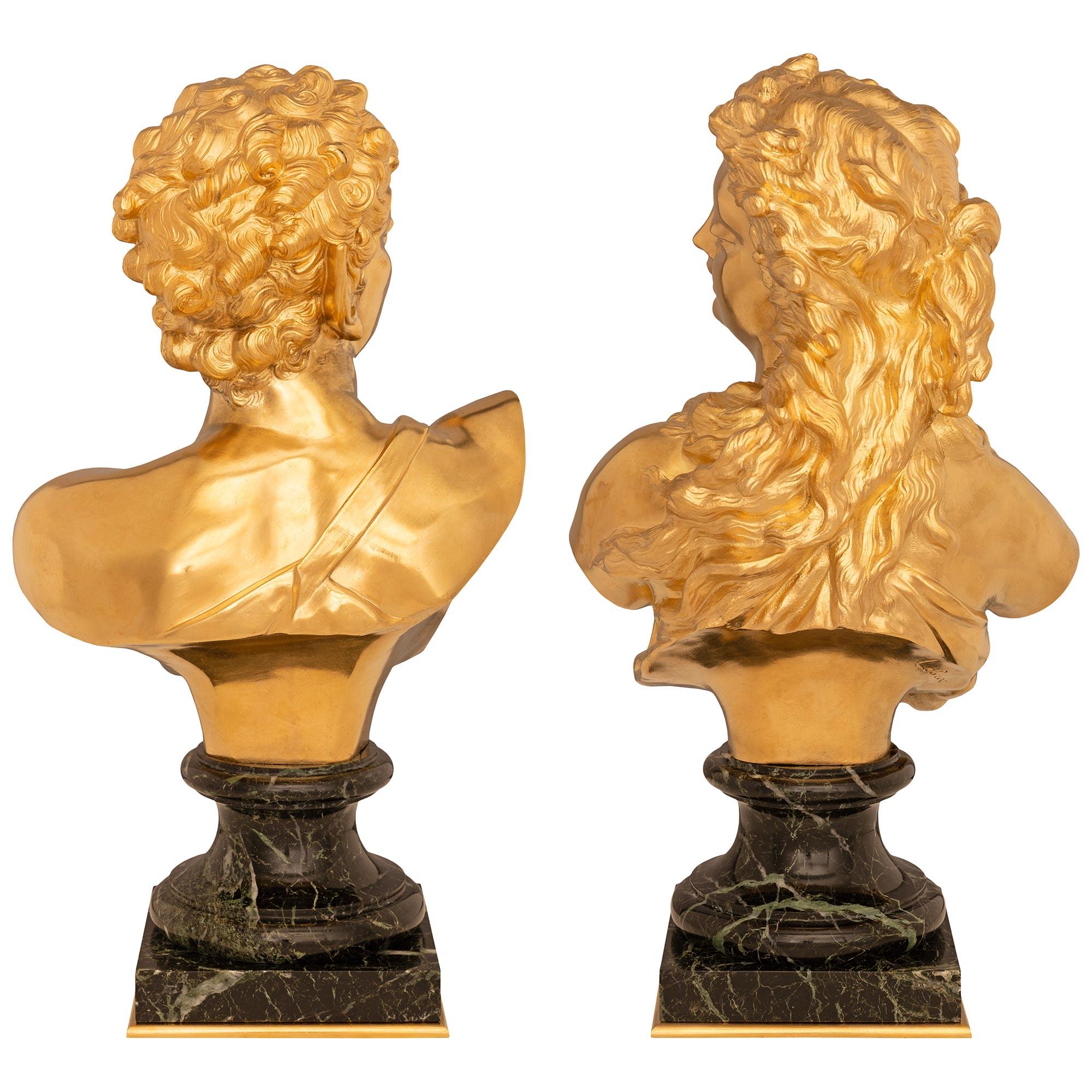 Paire de bustes français du 19ème siècle en marbre de style Louis XVI et bronze doré en vente 4