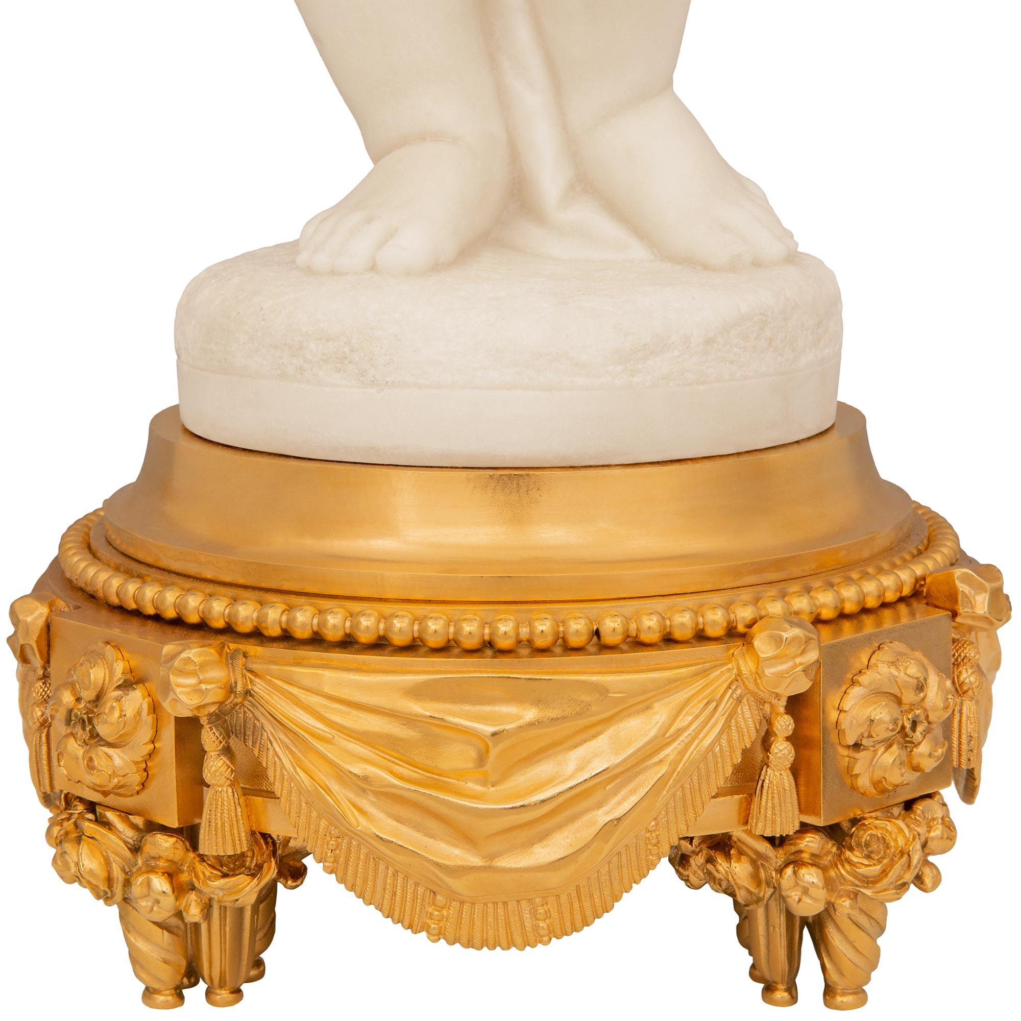 Paar französische Louis-XVI-Kandelaber aus Marmor und Goldbronze-St.-Marmor des 19. Jahrhunderts im Angebot 3