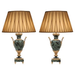 Paar französische Louis-XVI-Lampen aus Marmor und Goldbronze aus dem 19. Jahrhundert