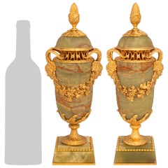 Paar französische Louis-XVI-Urnen aus Onyx und Goldbronze aus dem 19. Jahrhundert
