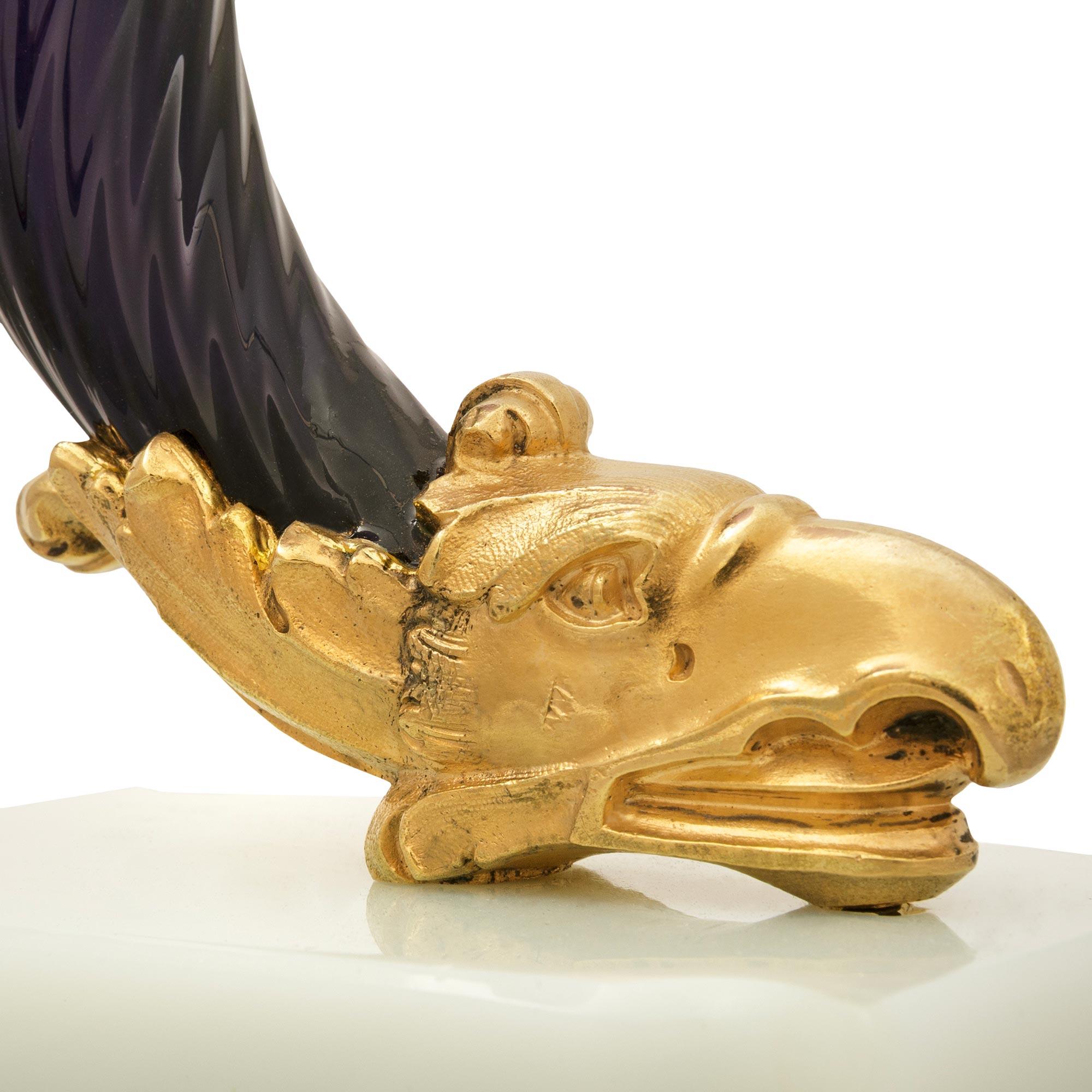 coppia di vasi francesi del XIX secolo Luigi XVI in onice, ormolu e vetro in vendita 2