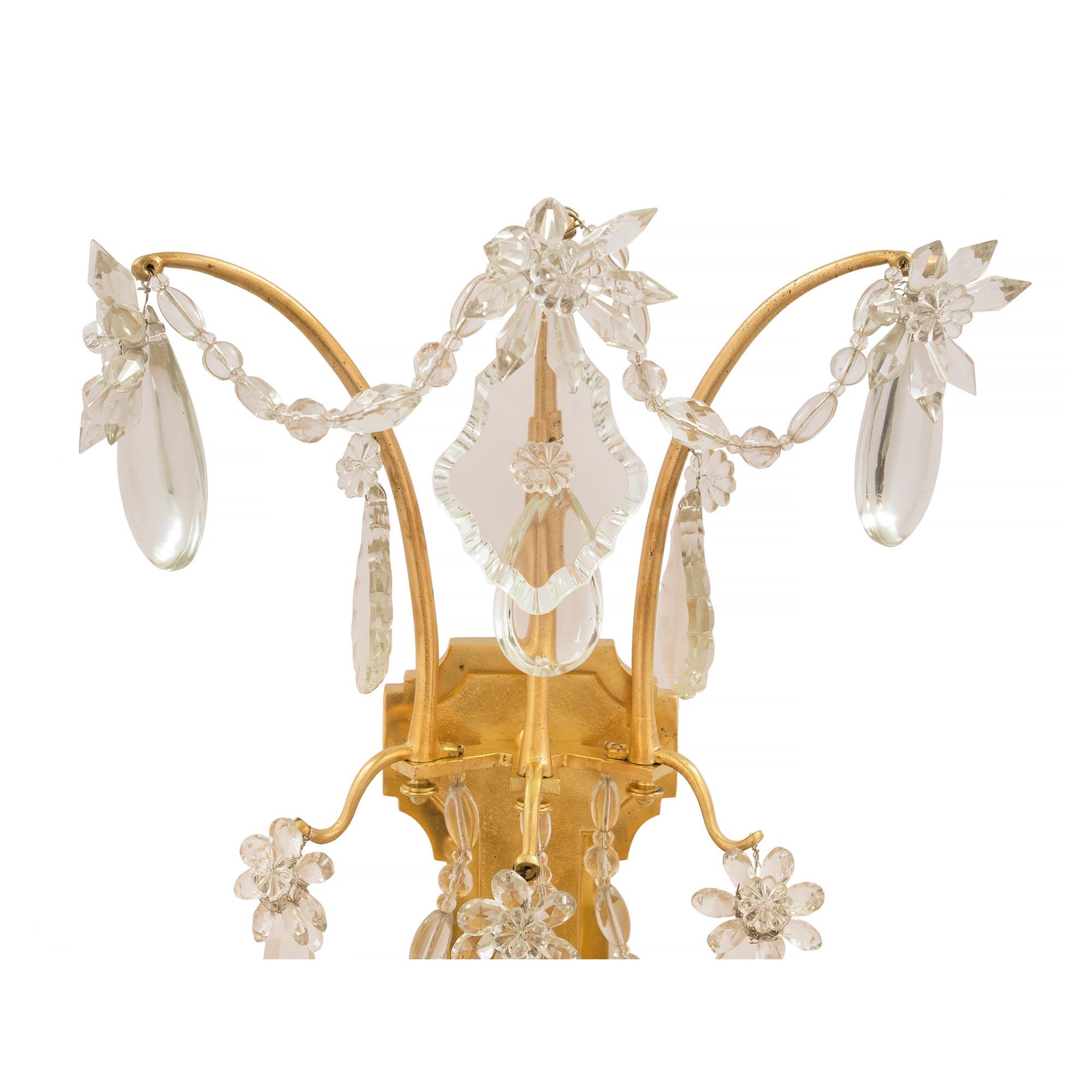 Coppia di sconsigliere francesi del XIX secolo St. Louis Crystal in ormolu e cristallo Baccarat In condizioni buone in vendita a West Palm Beach, FL
