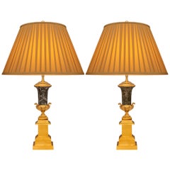 Paar französische Louis-XVI-Lampen aus Goldbronze und Breccia Verde-Marmor aus dem 19. Jahrhundert