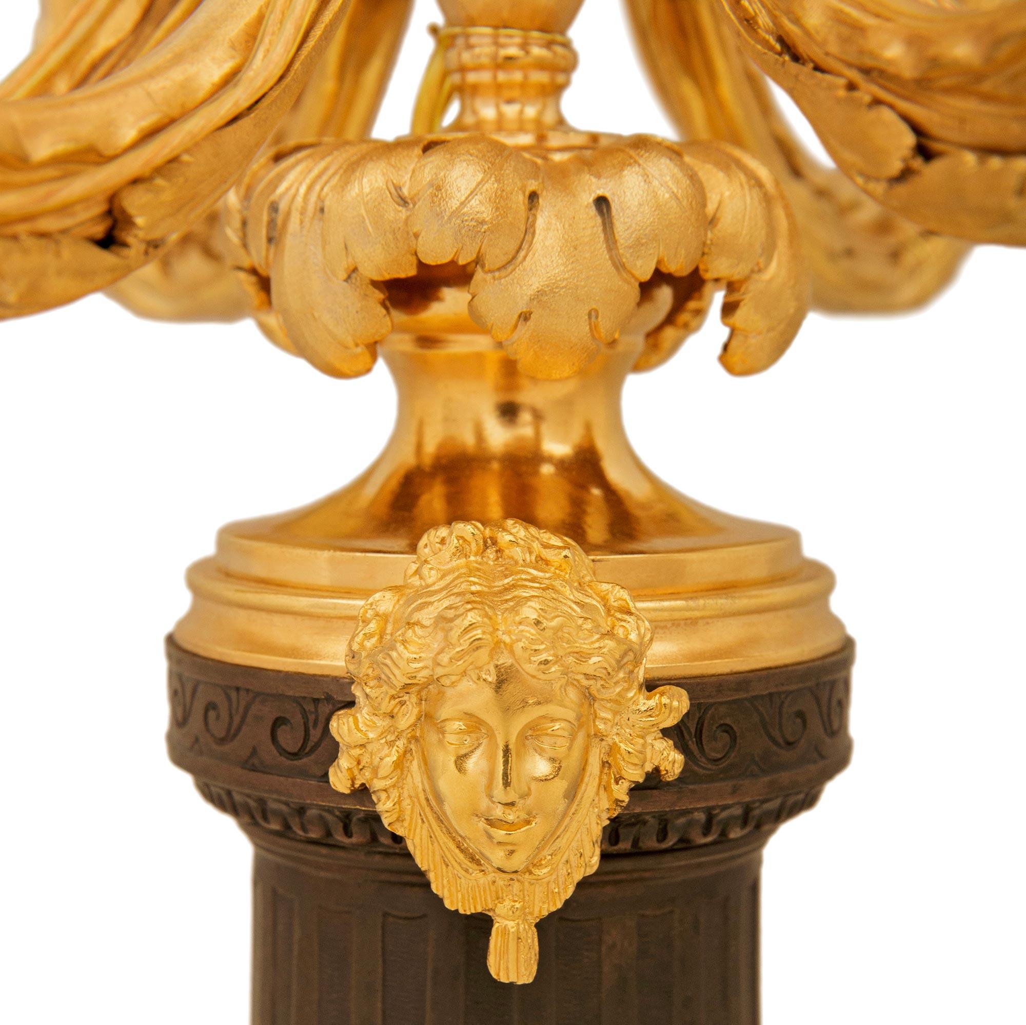 coppia di lampade francesi del XIX secolo in stile Luigi XVI con ormeggio e bronzo in vendita 2