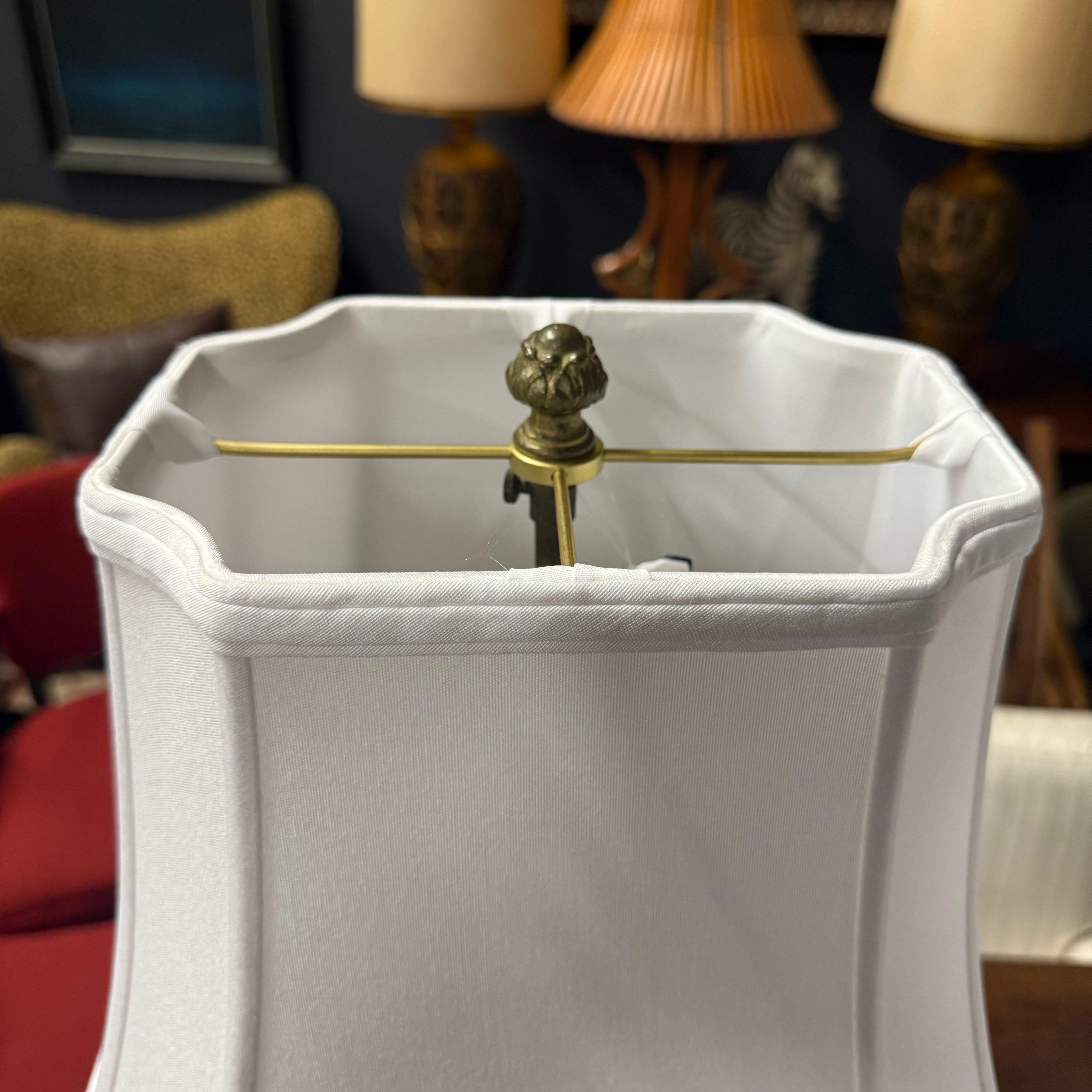 Coppia di lampade francesi del XIX secolo in porcellana ormolu e celadon di stile Luigi XVI in vendita 4