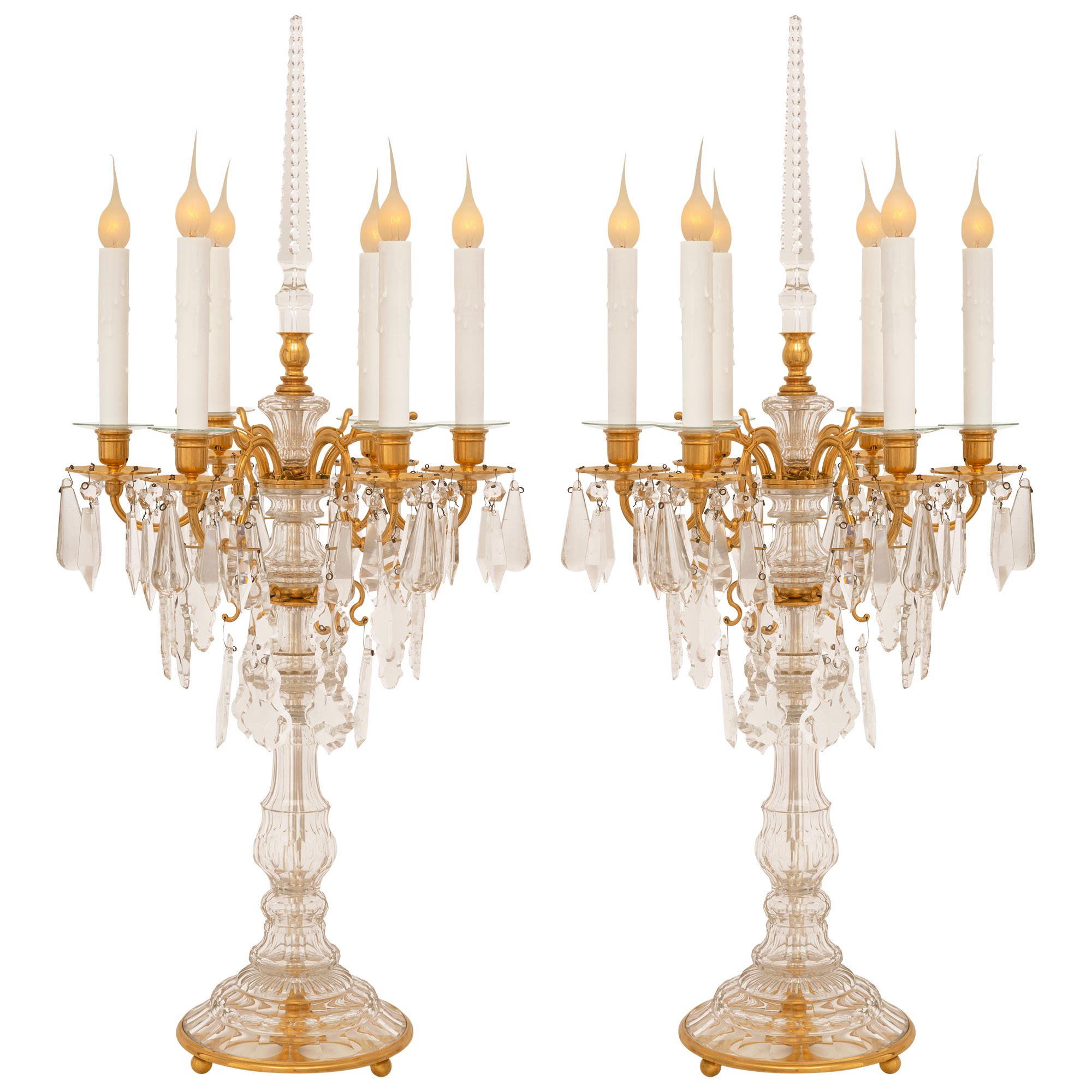 Paire de candélabres de style Louis XVI du 19ème siècle en bronze doré et cristal en vente