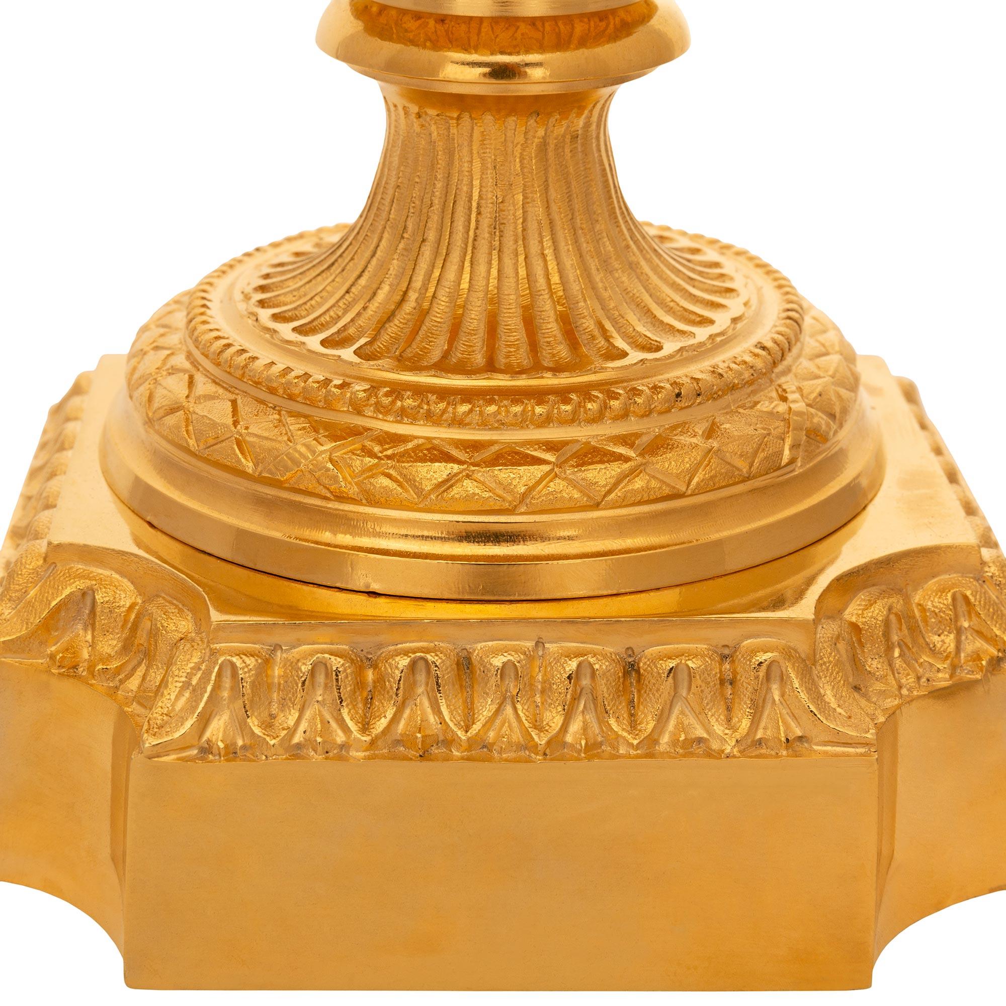 coppia di lampade francesi del XIX secolo in stile Luigi XVI con ormeggio e cristallo in vendita 4