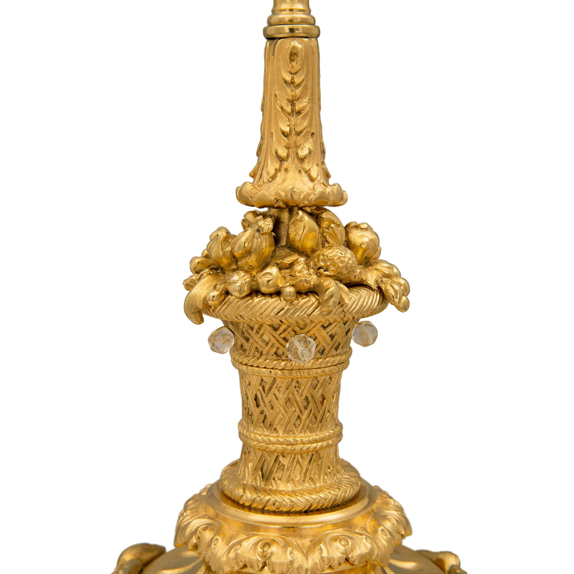 Paire de lampes françaises de style Louis XVI du 19ème siècle en bronze doré et marbre Bon état - En vente à West Palm Beach, FL