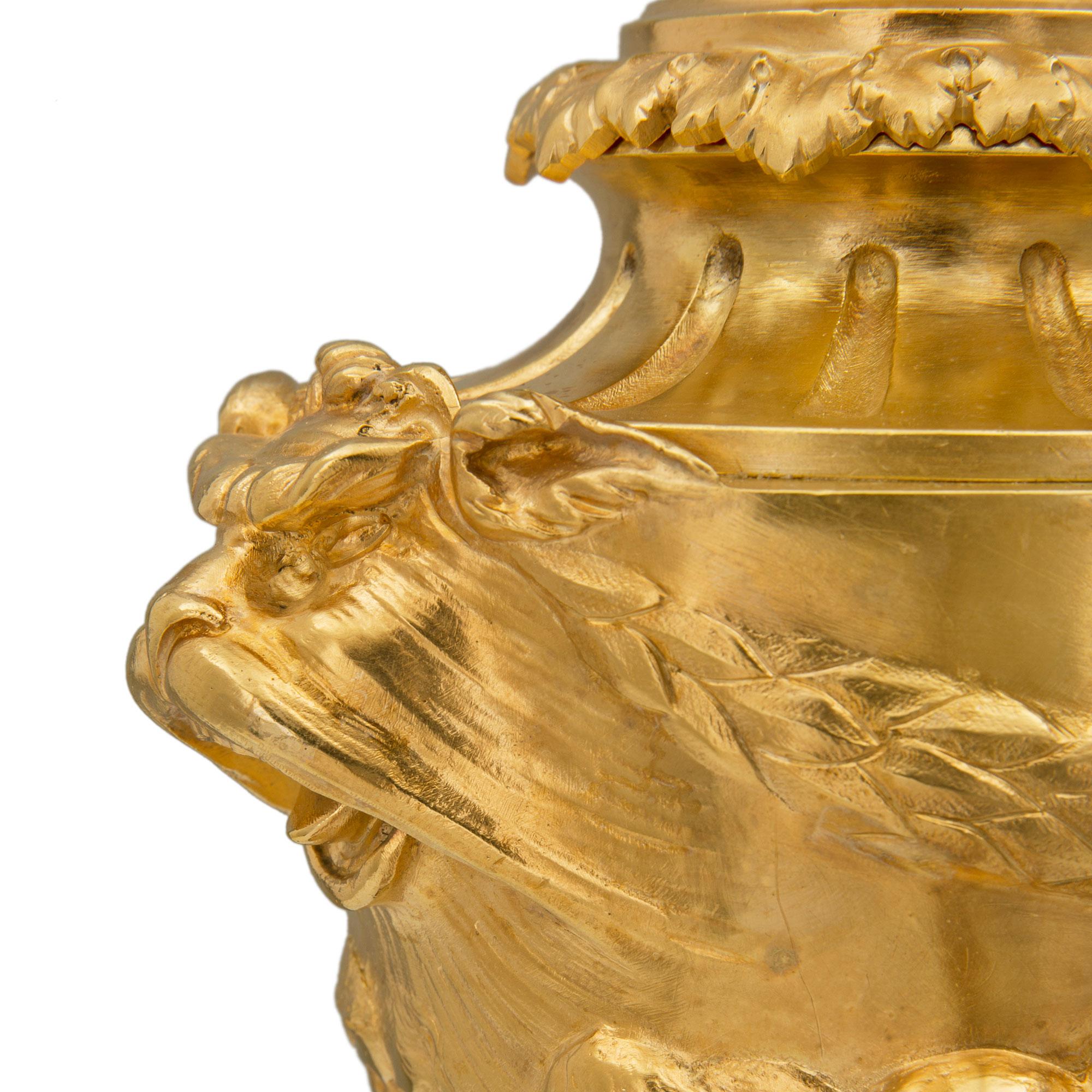 Paire de lampes françaises de style Louis XVI du 19ème siècle en bronze doré et marbre en vente 2
