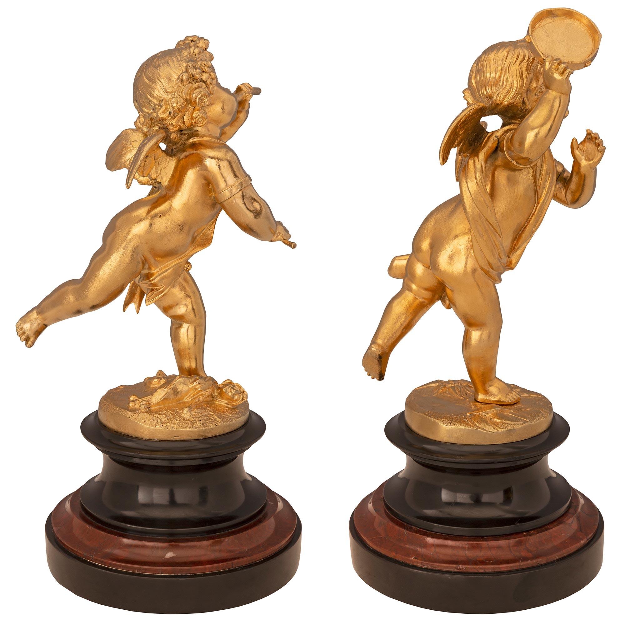 Francese Coppia di statue in marmo e ormolu di stile Luigi XVI del XIX secolo in vendita